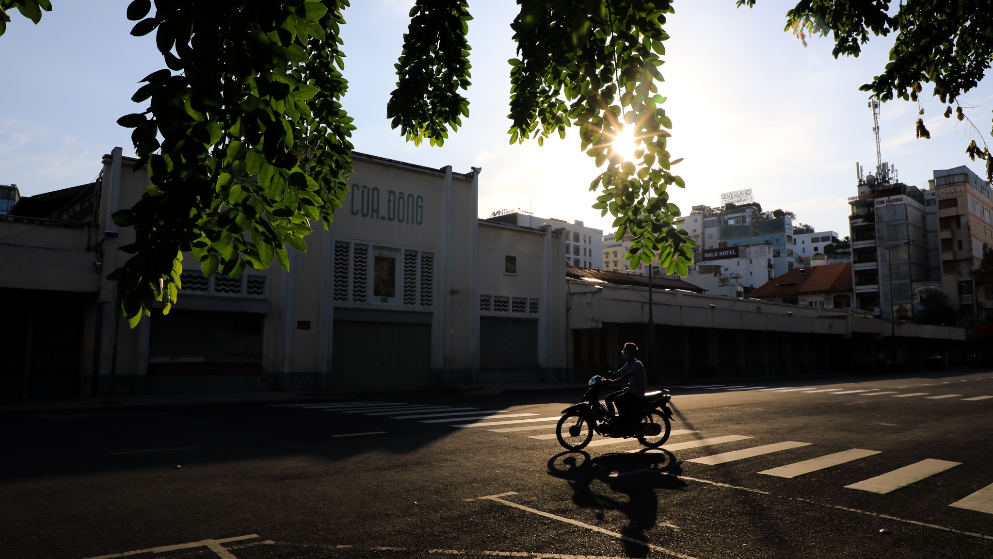 TP.HCM vang ve ngay gian cach anh 14