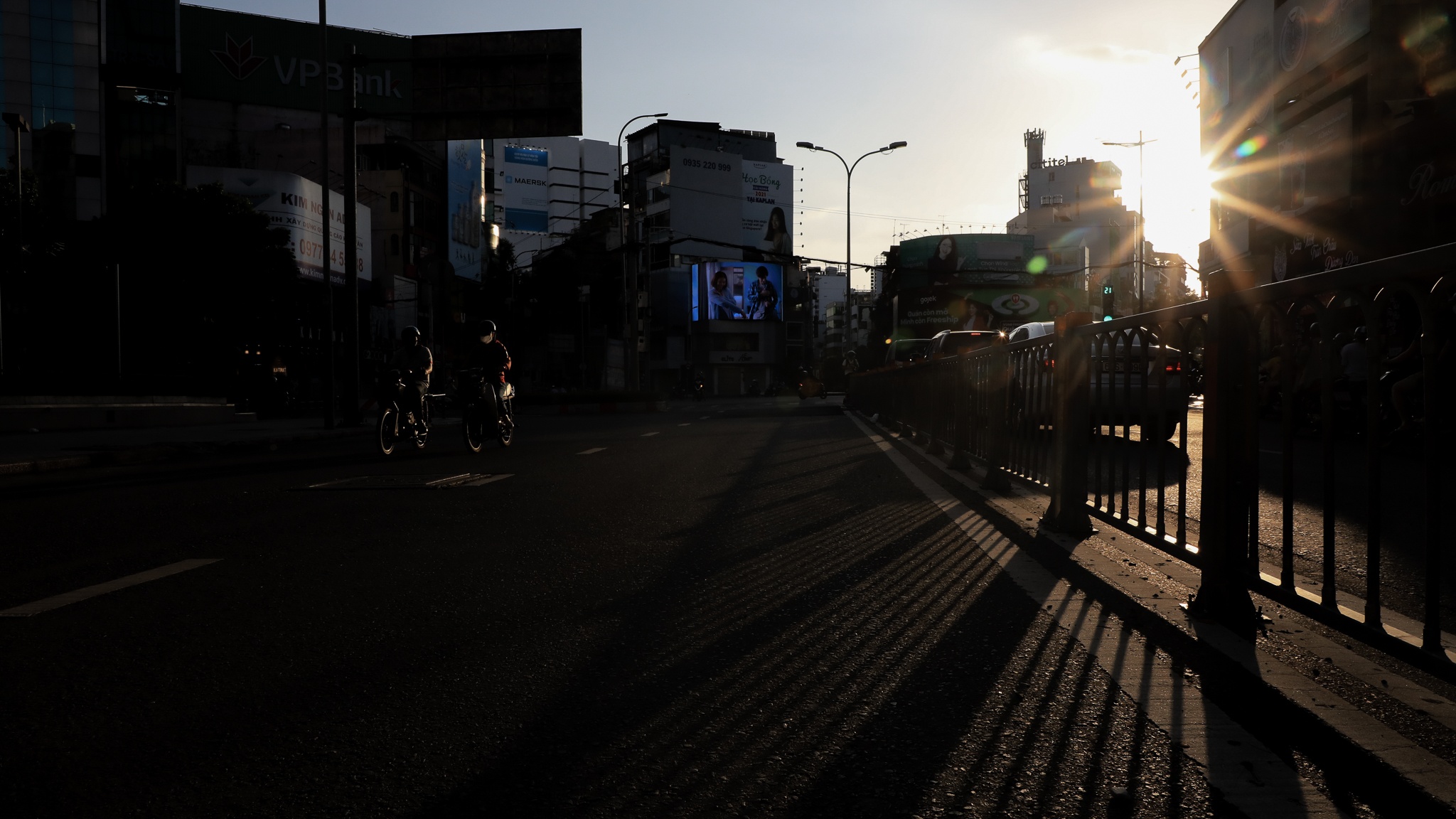 TP.HCM vang ve ngay gian cach anh 15