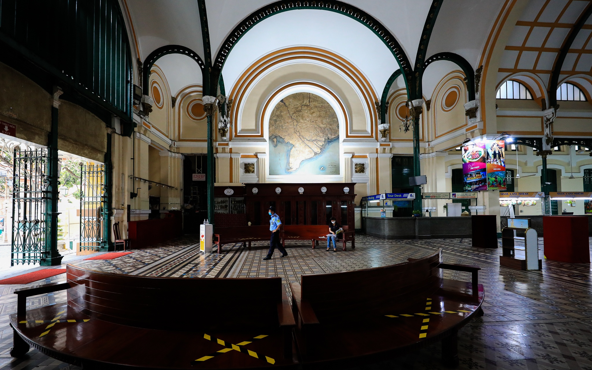 TP.HCM vang ve ngay gian cach anh 6