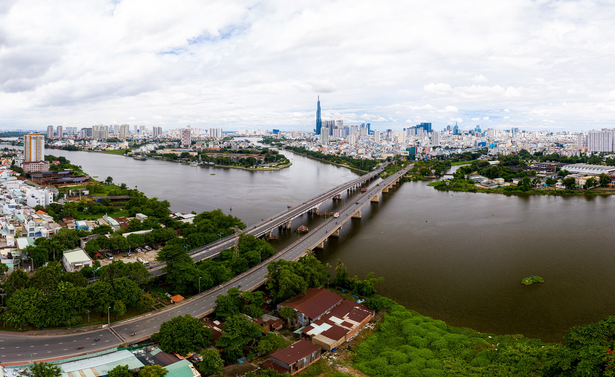 TP.HCM vang ve ngay gian cach anh 9