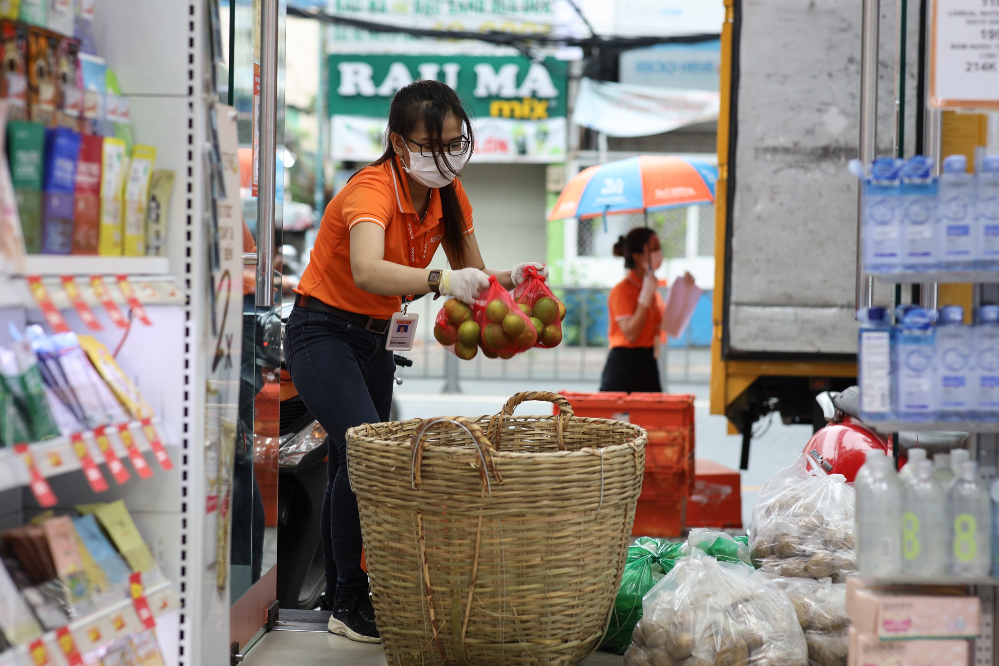 rau cu dong gia tai SG anh 8