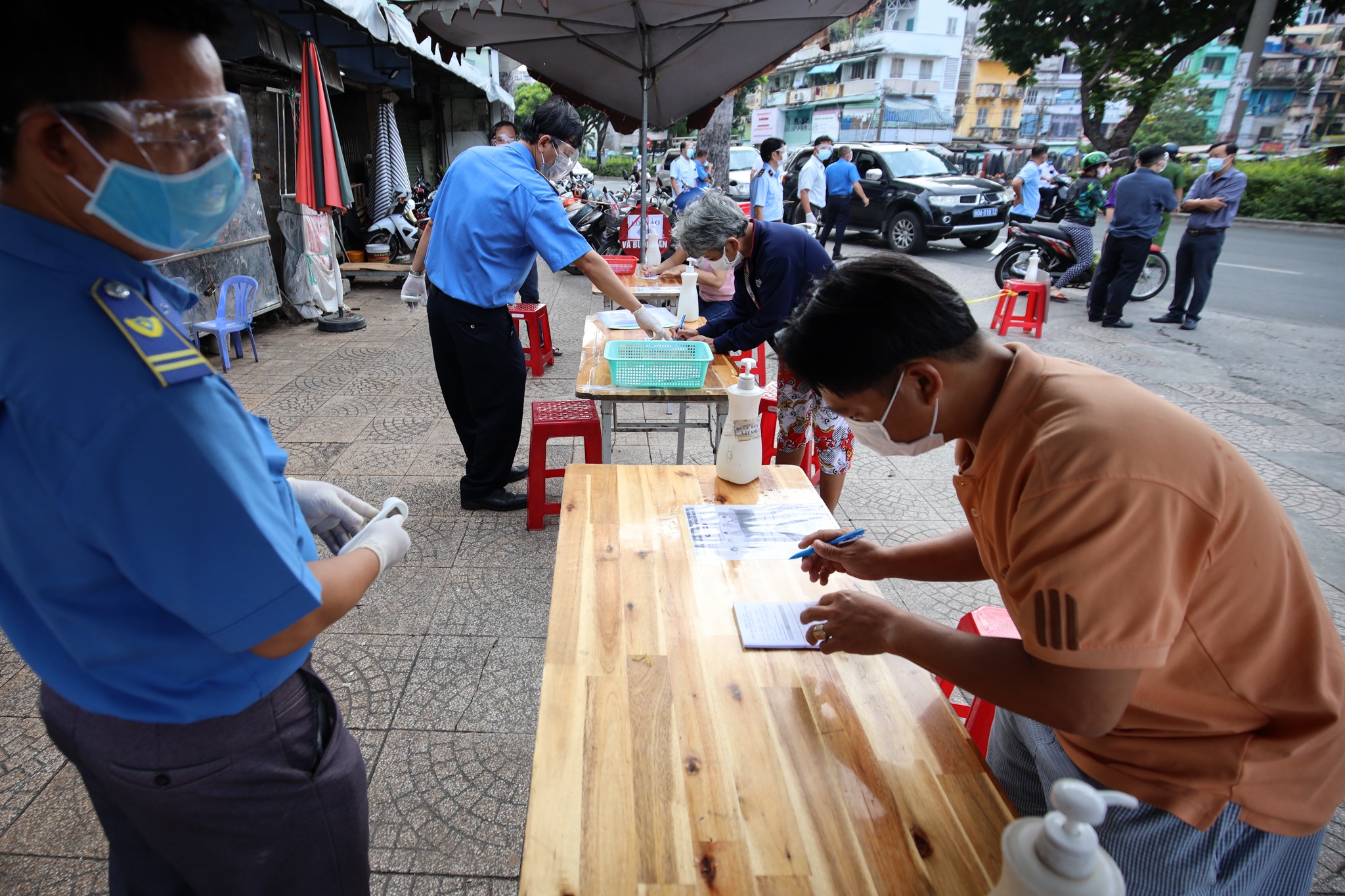 Kiem tra gia trung tai cho TP.HCM anh 2