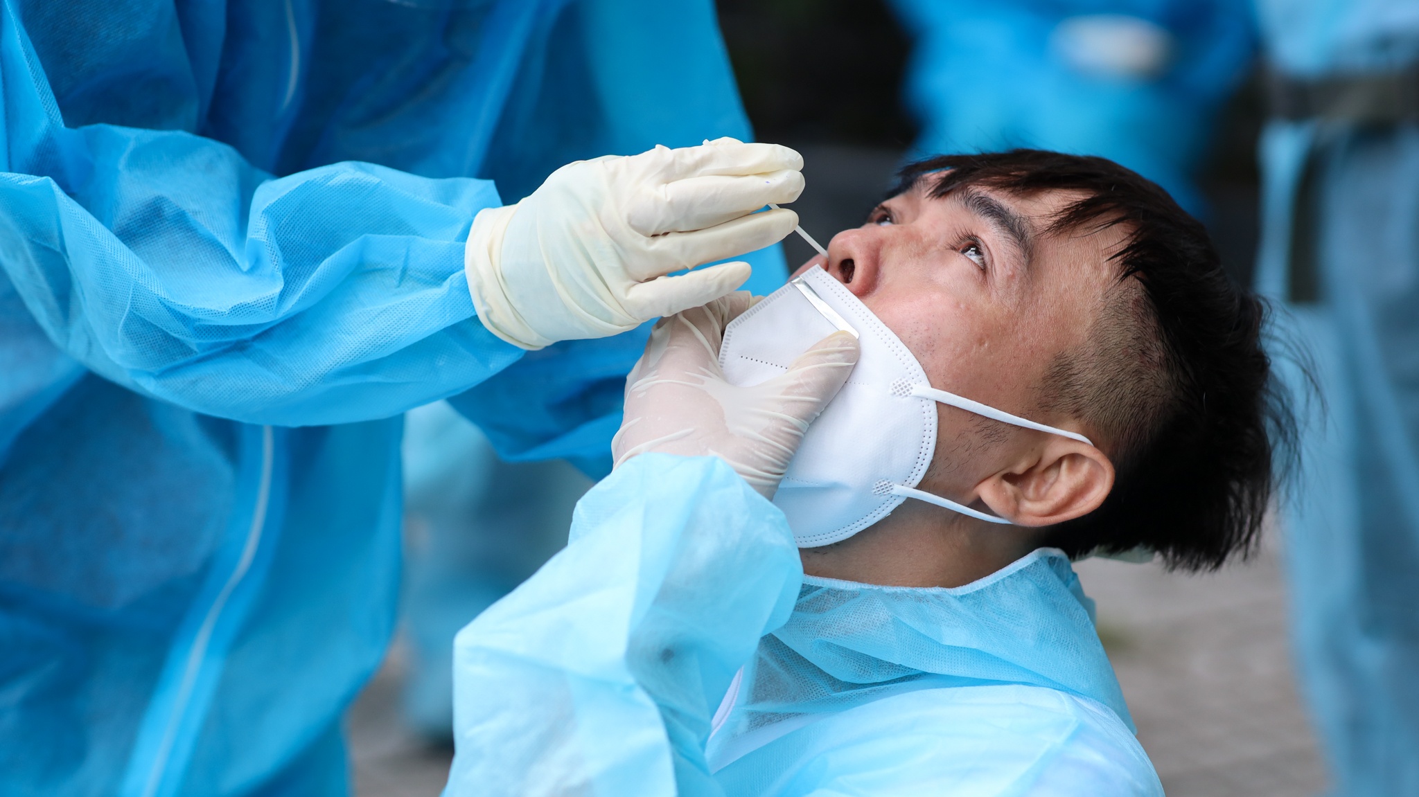 Nu MC khoi xuong,  ket noi 130 nghe si o tam dich TP.HCM anh 6