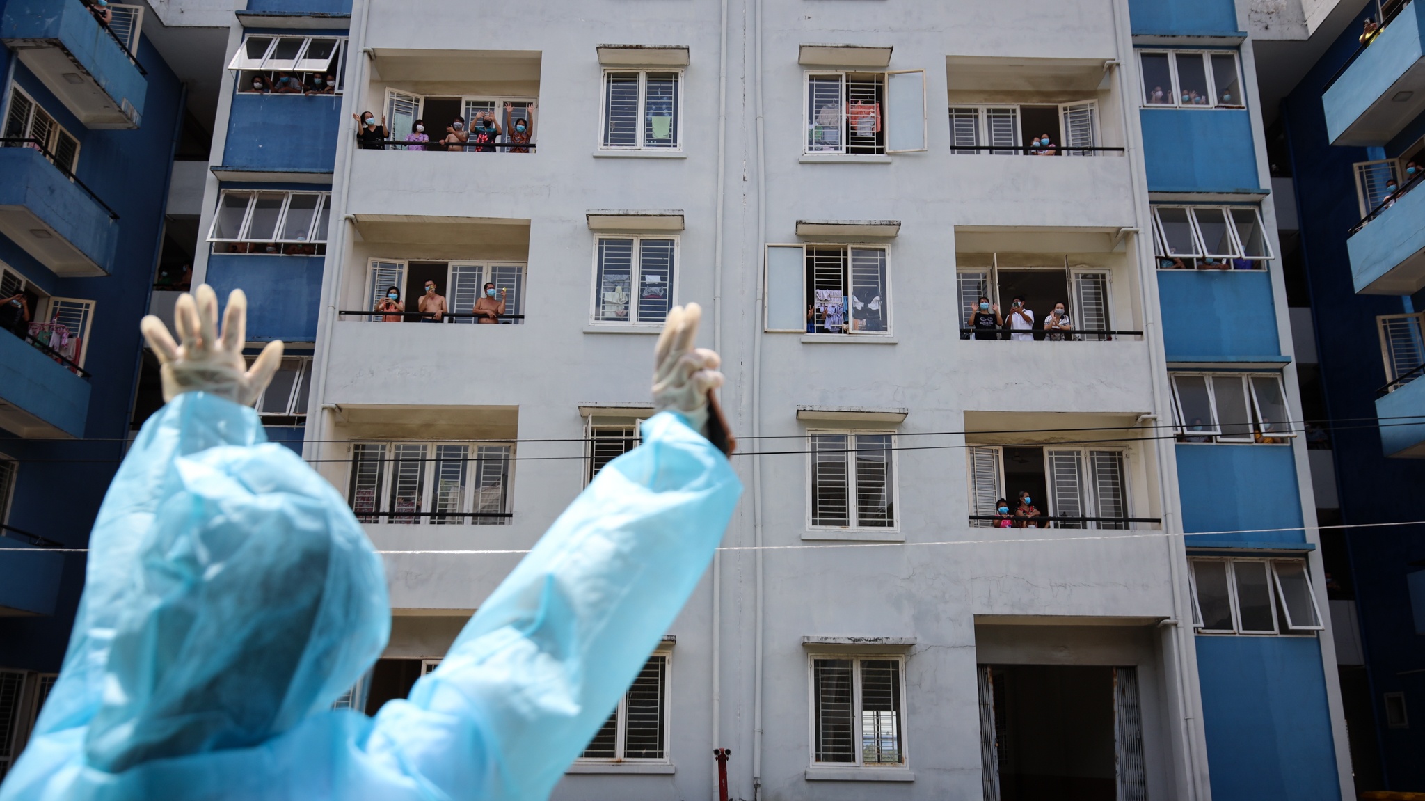 Nu MC khoi xuong,  ket noi 130 nghe si o tam dich TP.HCM anh 9