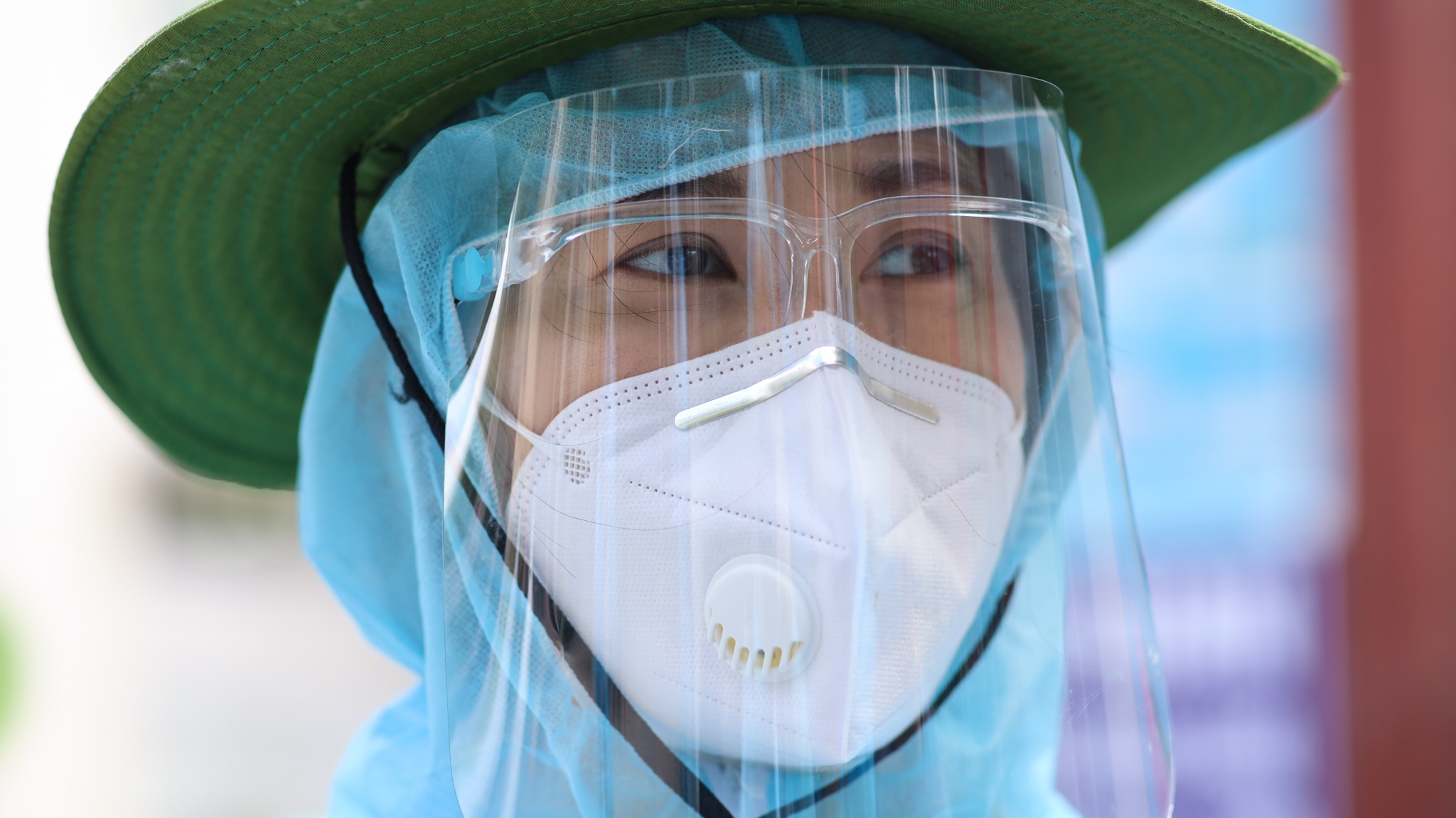 Nu MC khoi xuong,  ket noi 130 nghe si o tam dich TP.HCM anh 1