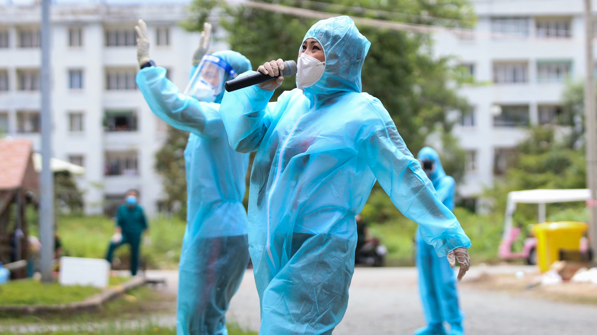 Nu MC khoi xuong,  ket noi 130 nghe si o tam dich TP.HCM anh 14