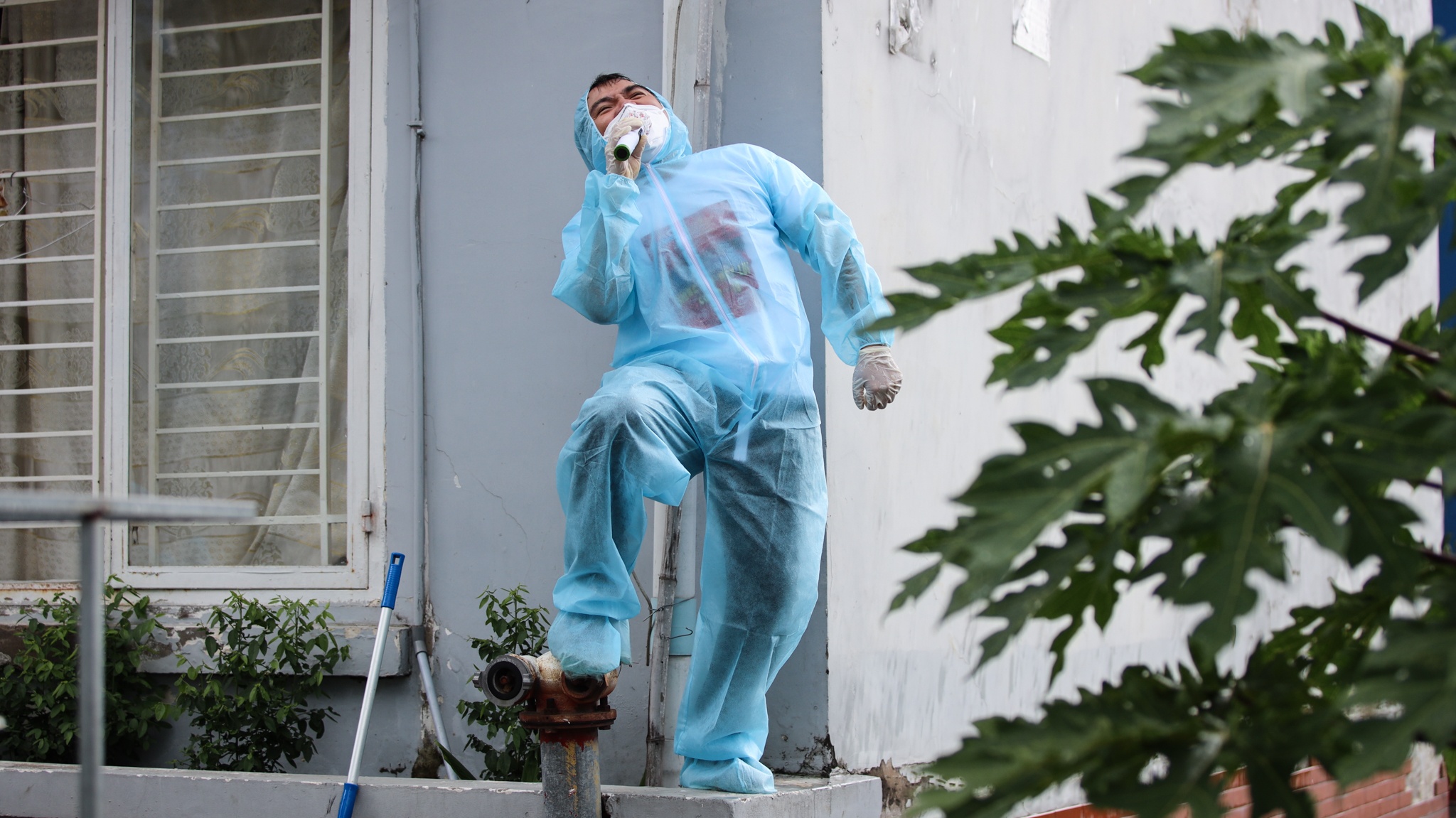 Nu MC khoi xuong,  ket noi 130 nghe si o tam dich TP.HCM anh 18