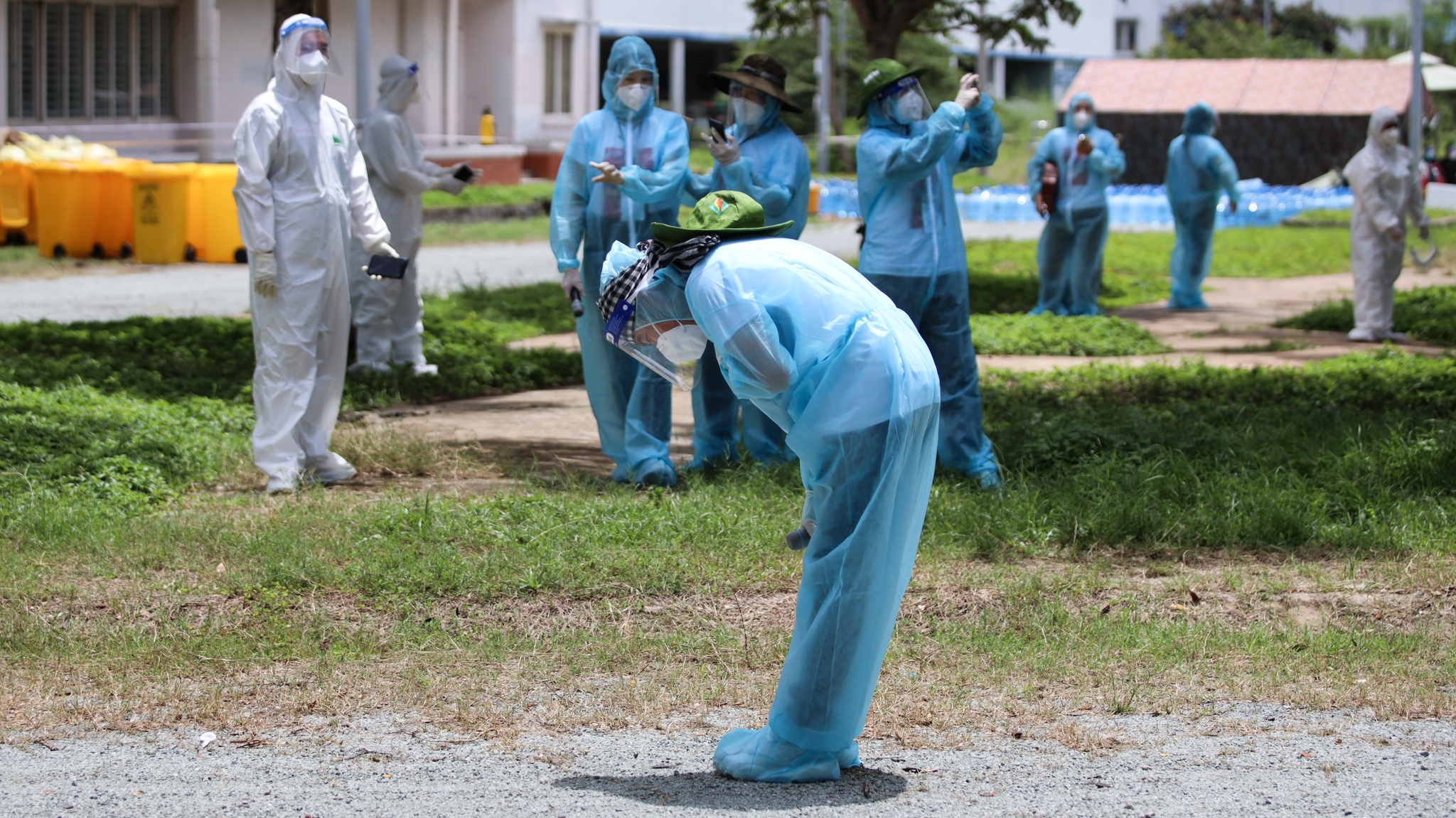 Nu MC khoi xuong,  ket noi 130 nghe si o tam dich TP.HCM anh 22