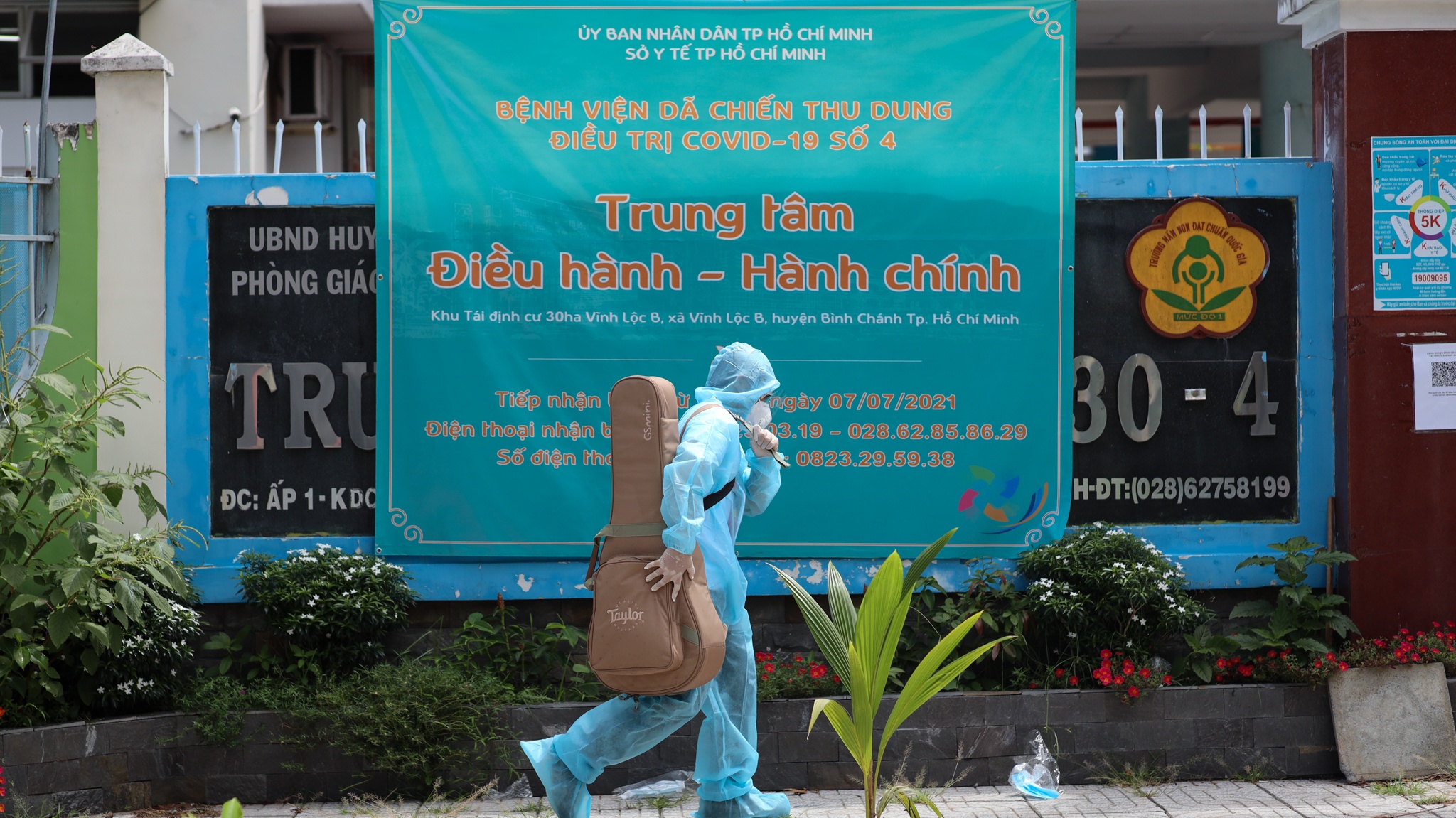 Nu MC khoi xuong,  ket noi 130 nghe si o tam dich TP.HCM anh 4