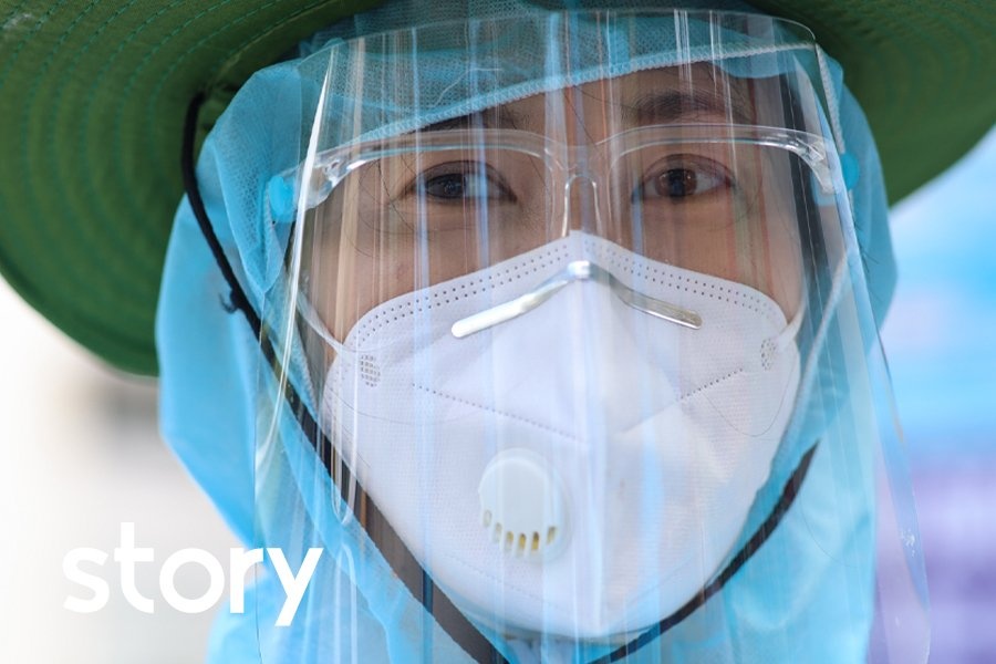 Nu MC khoi xuong, ket noi 130 nghe si o tam dich TP.HCM hinh anh