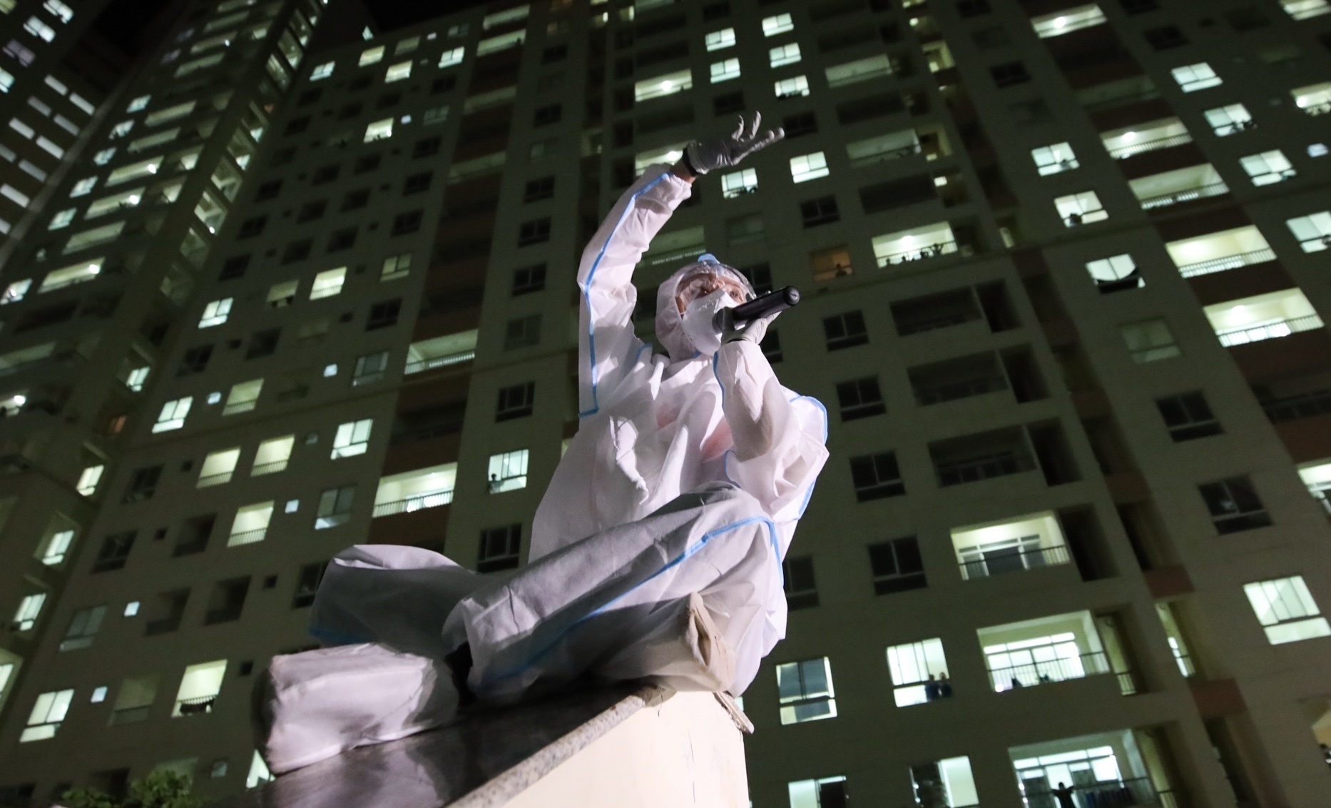 Toc Tien nhay vu dieu cong chieng truoc 2.000 benh nhan Covid-19 hinh anh