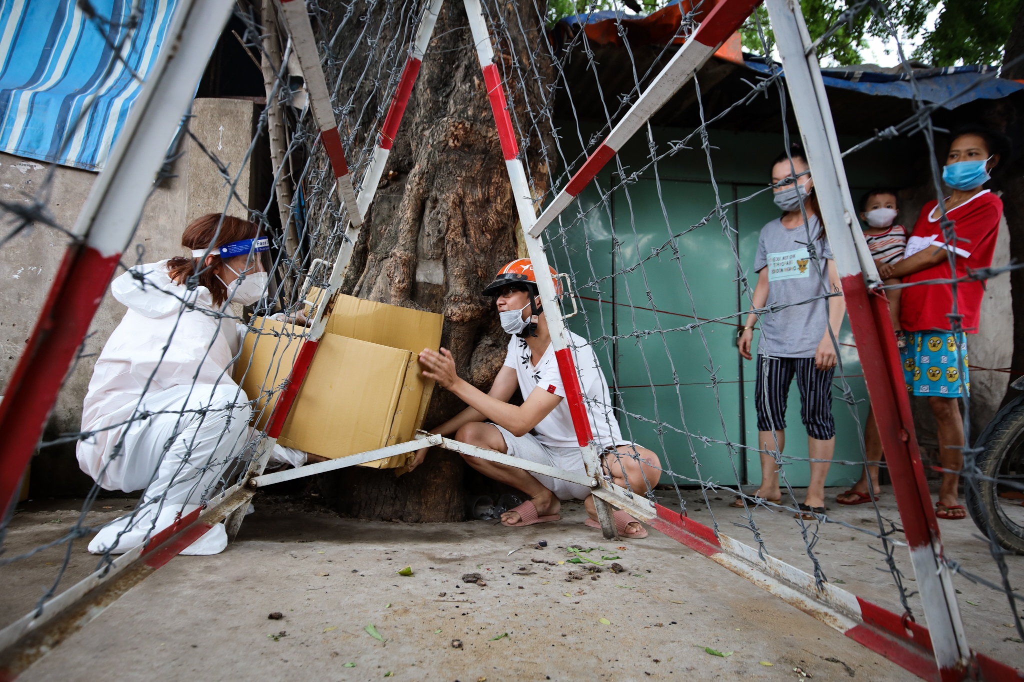 Mot ngay voi hang tram cuoc goi cua Viet Huong anh 25