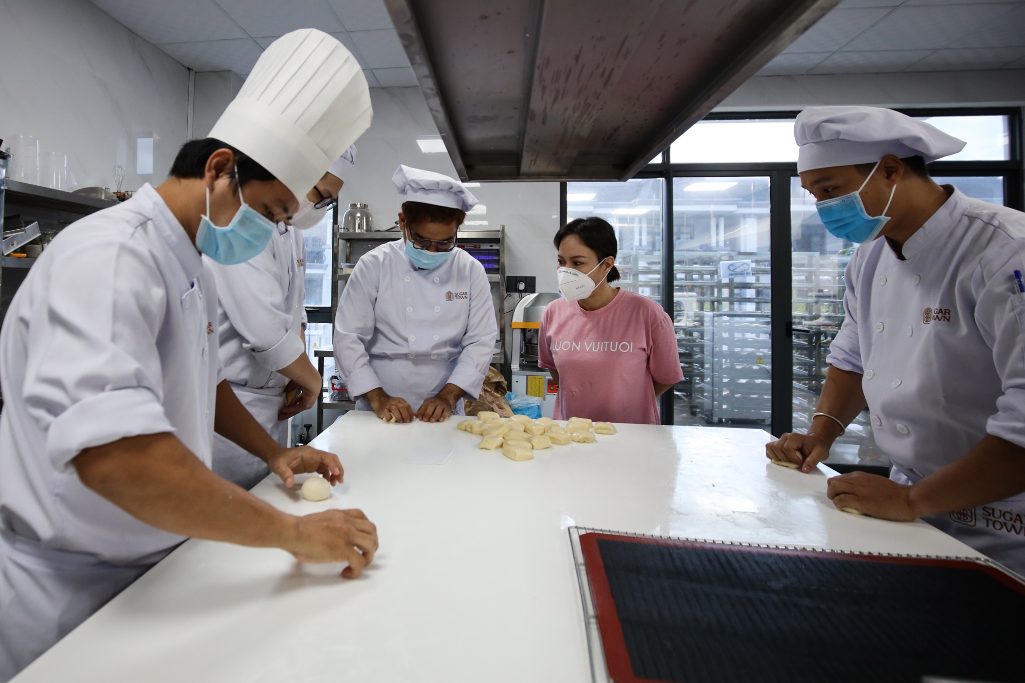 Mot ngay voi hang tram cuoc goi cua Viet Huong anh 6