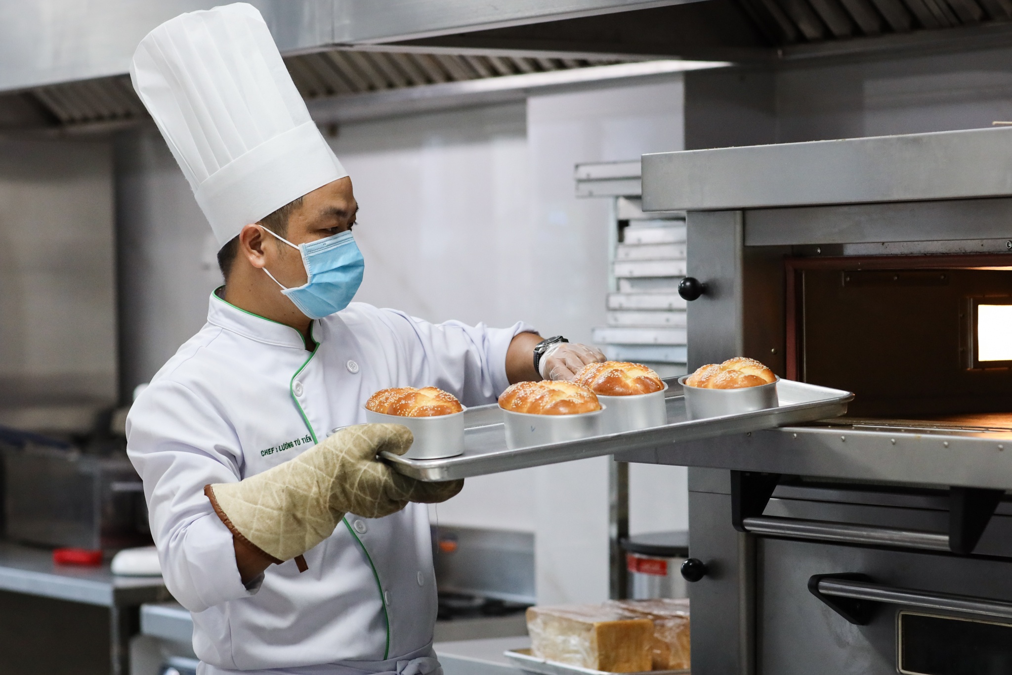 Mot ngay voi hang tram cuoc goi cua Viet Huong anh 7