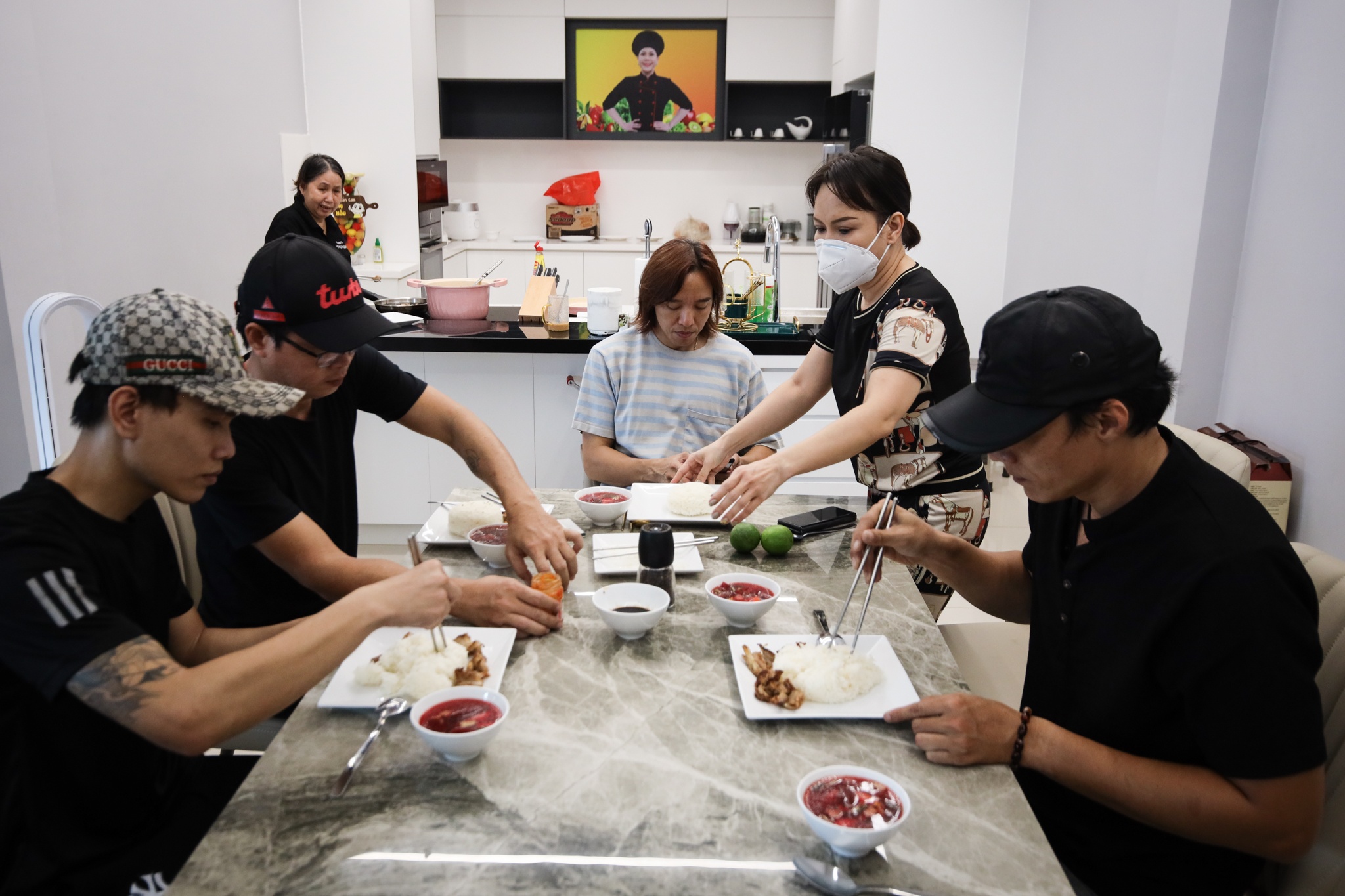 Mot ngay voi hang tram cuoc goi cua Viet Huong anh 11