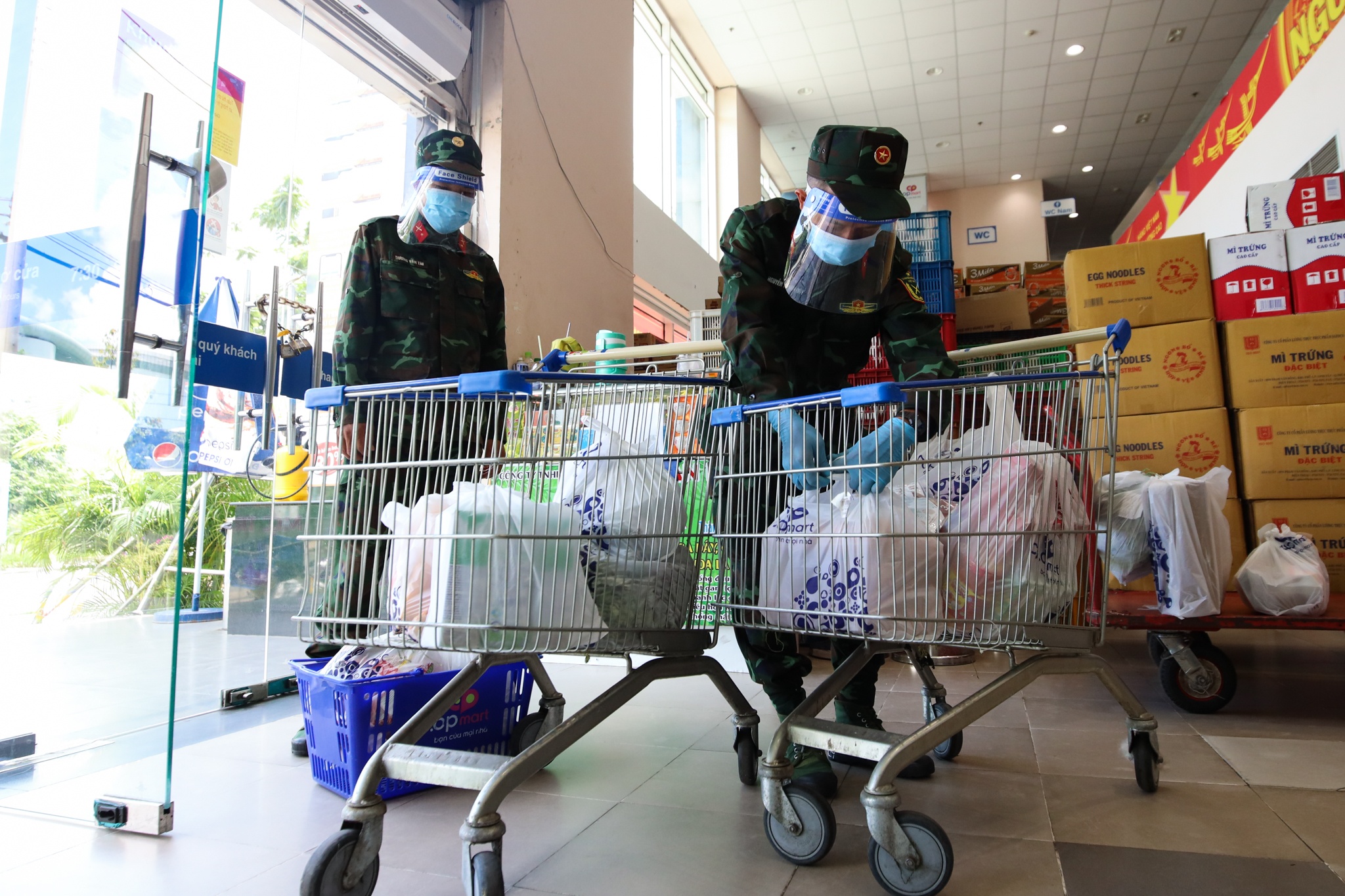 bo doi di cho ho dan anh 6