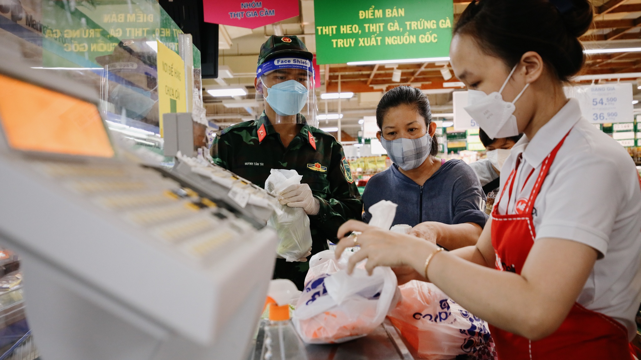 bộ đội đi chợ hộ ảnh 9 bo doi di cho ho anh 9