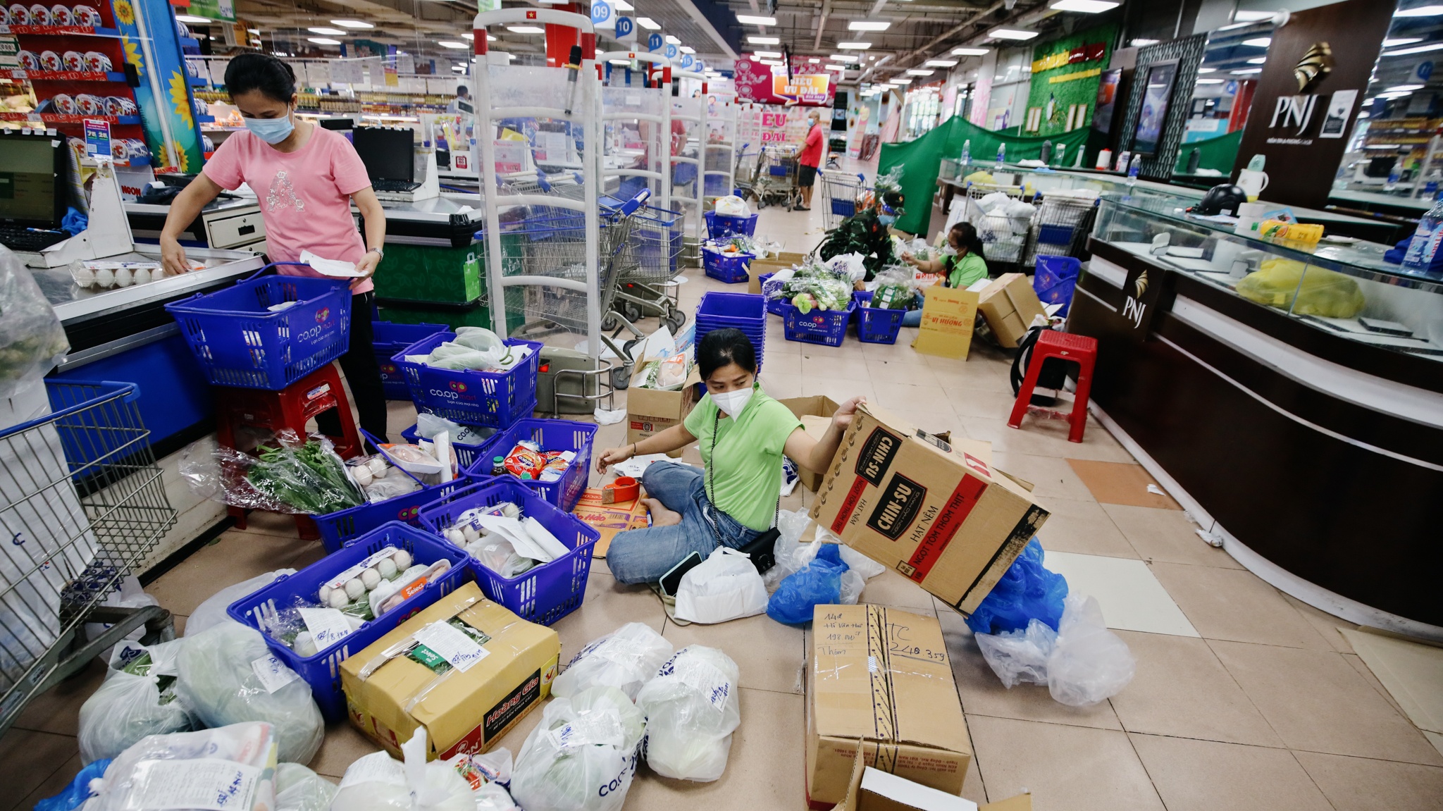 bộ đội đi chợ hộ ảnh 12 bo doi di cho ho anh 12