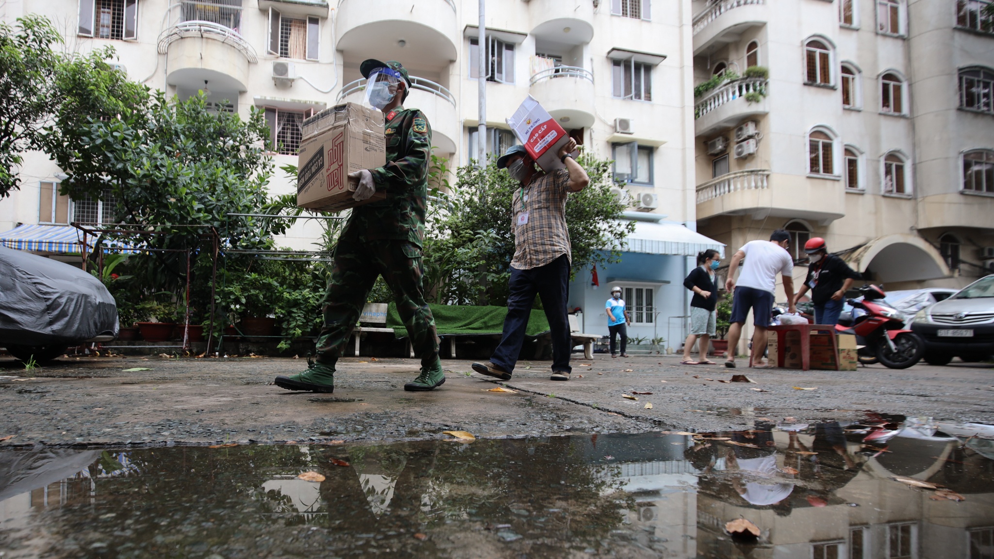 bộ đội đi chợ hộ ảnh 16 bo doi di cho ho anh 16