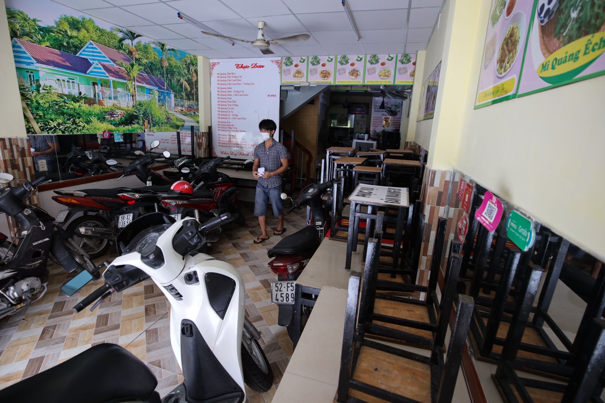 it cua hang ban mang ve sang 9/9 anh 13