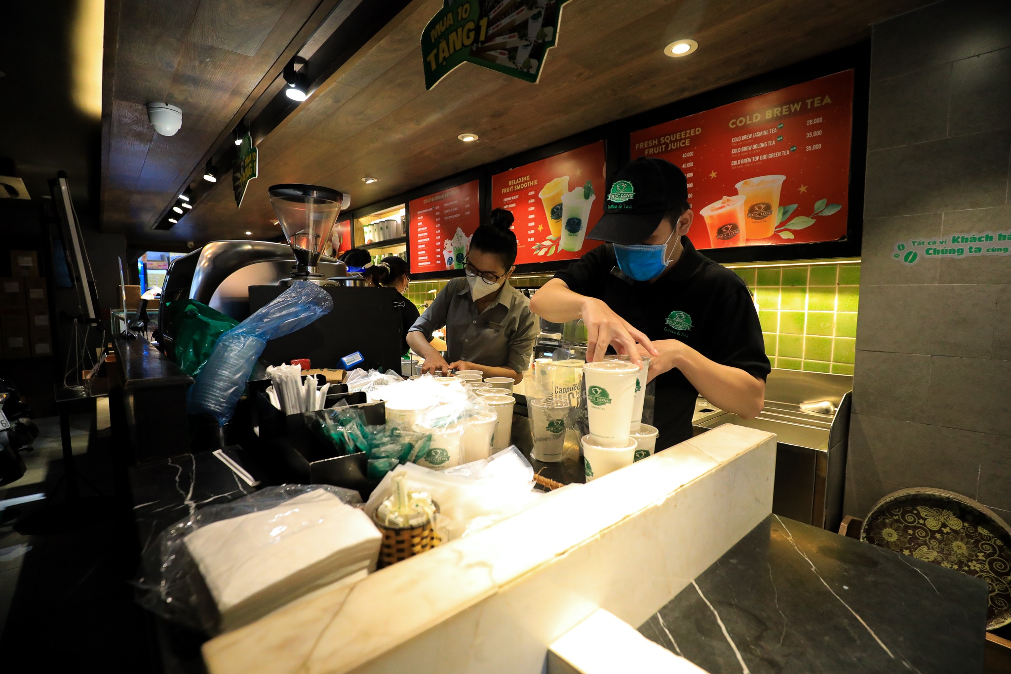 Chuoi cafe dau tien mo lai o TP.HCM anh 3