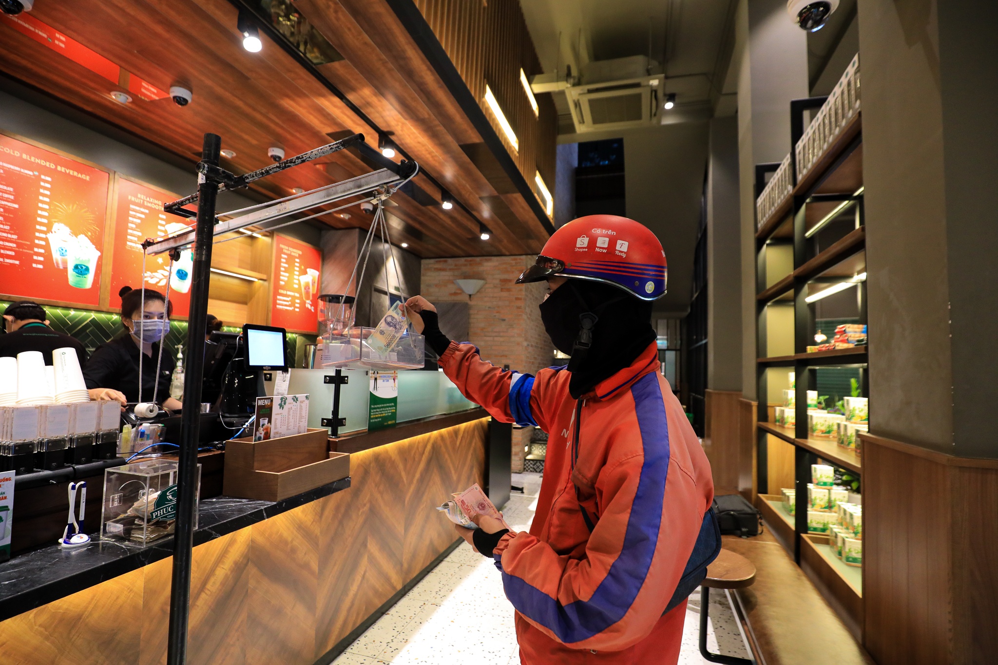 Chuoi cafe dau tien mo lai o TP.HCM anh 2