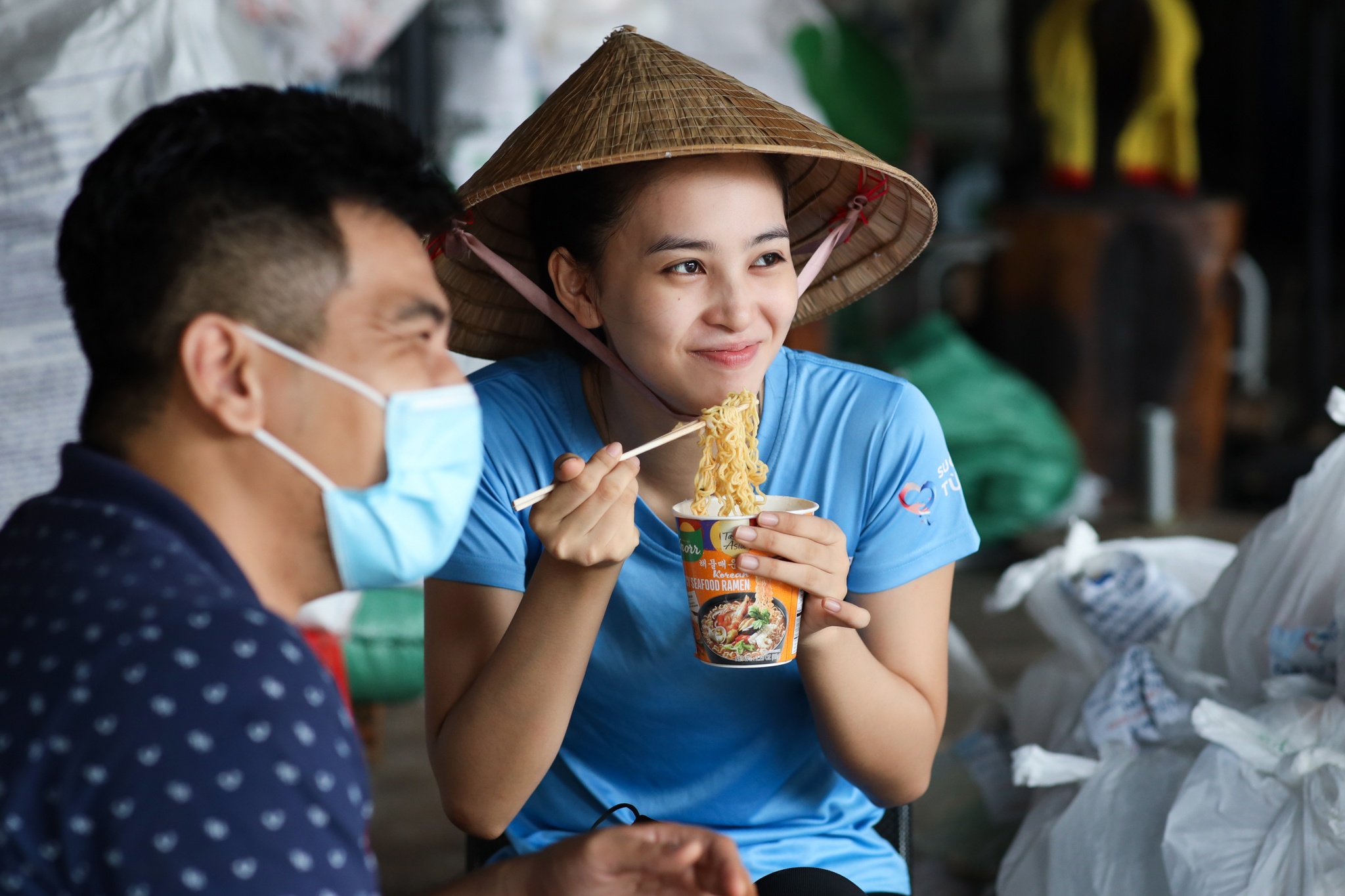 tieu vy phat qua trung thu anh 2