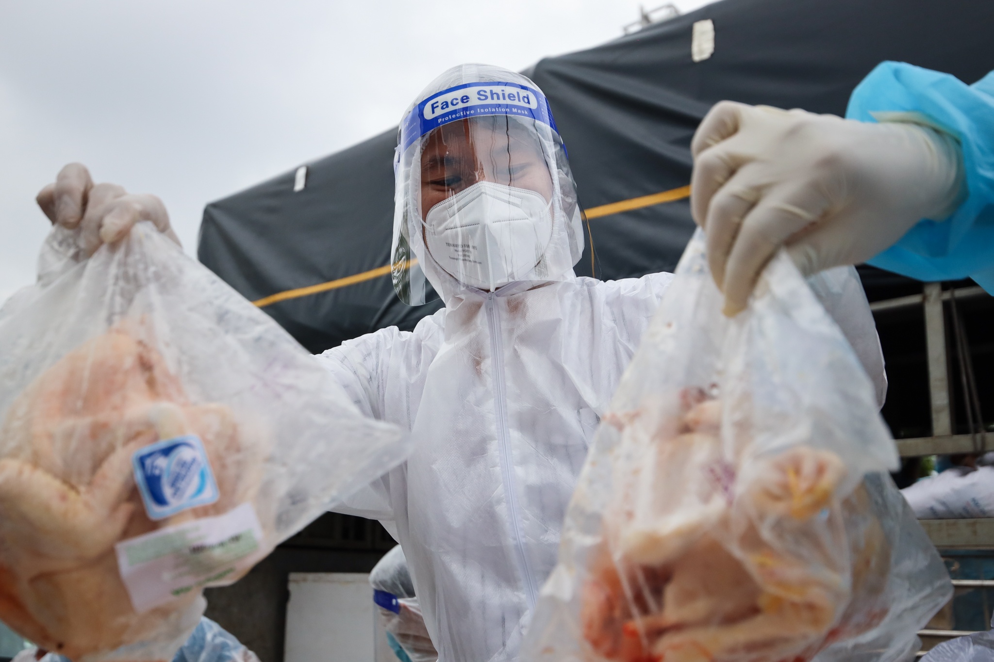 tieu vy phat qua trung thu anh 6