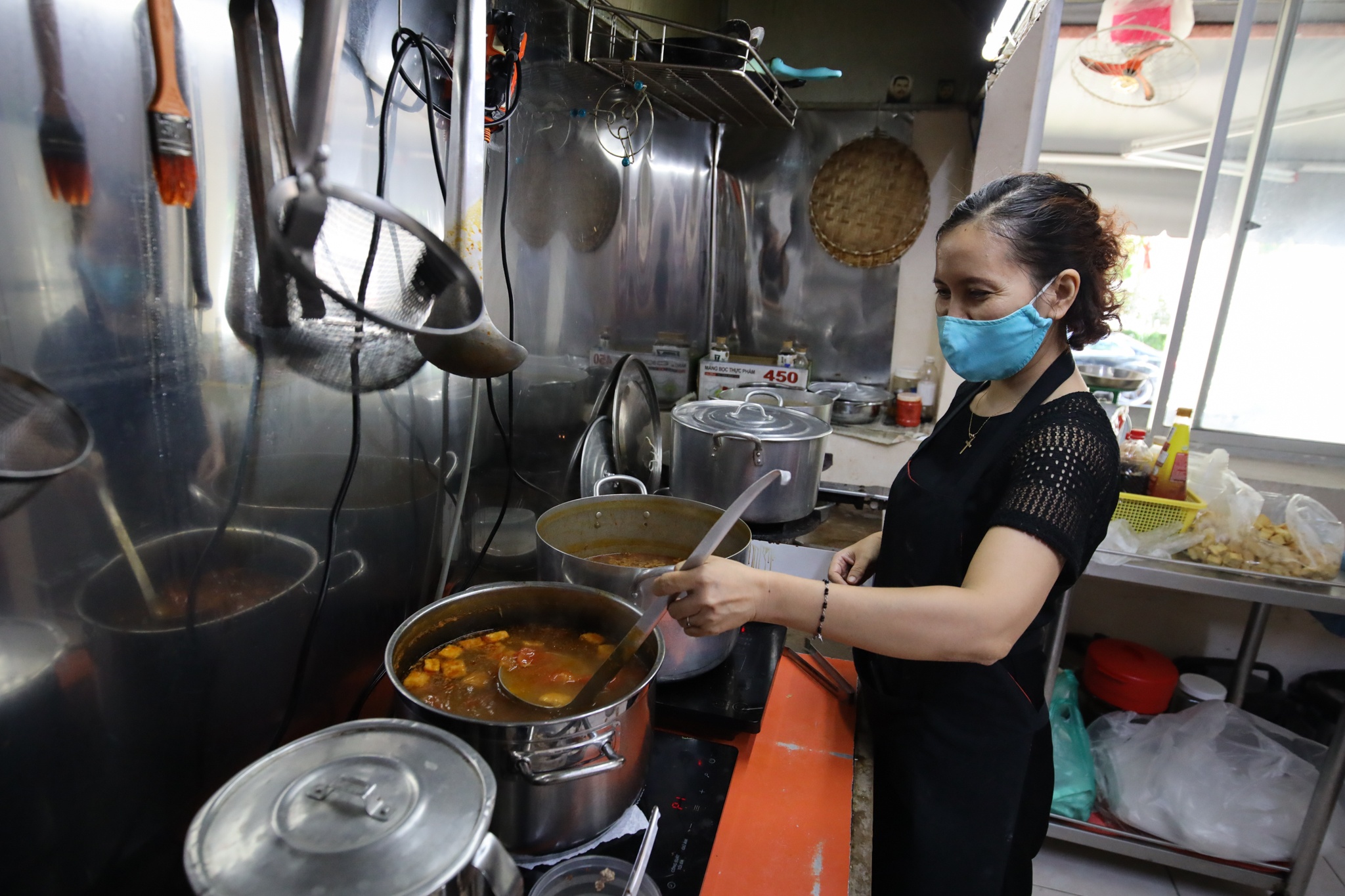 hang quan quan 7 trong binh thuong moi anh 3