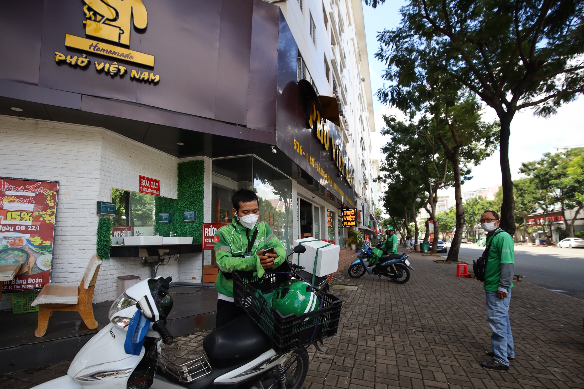 hang quan quan 7 trong binh thuong moi anh 8