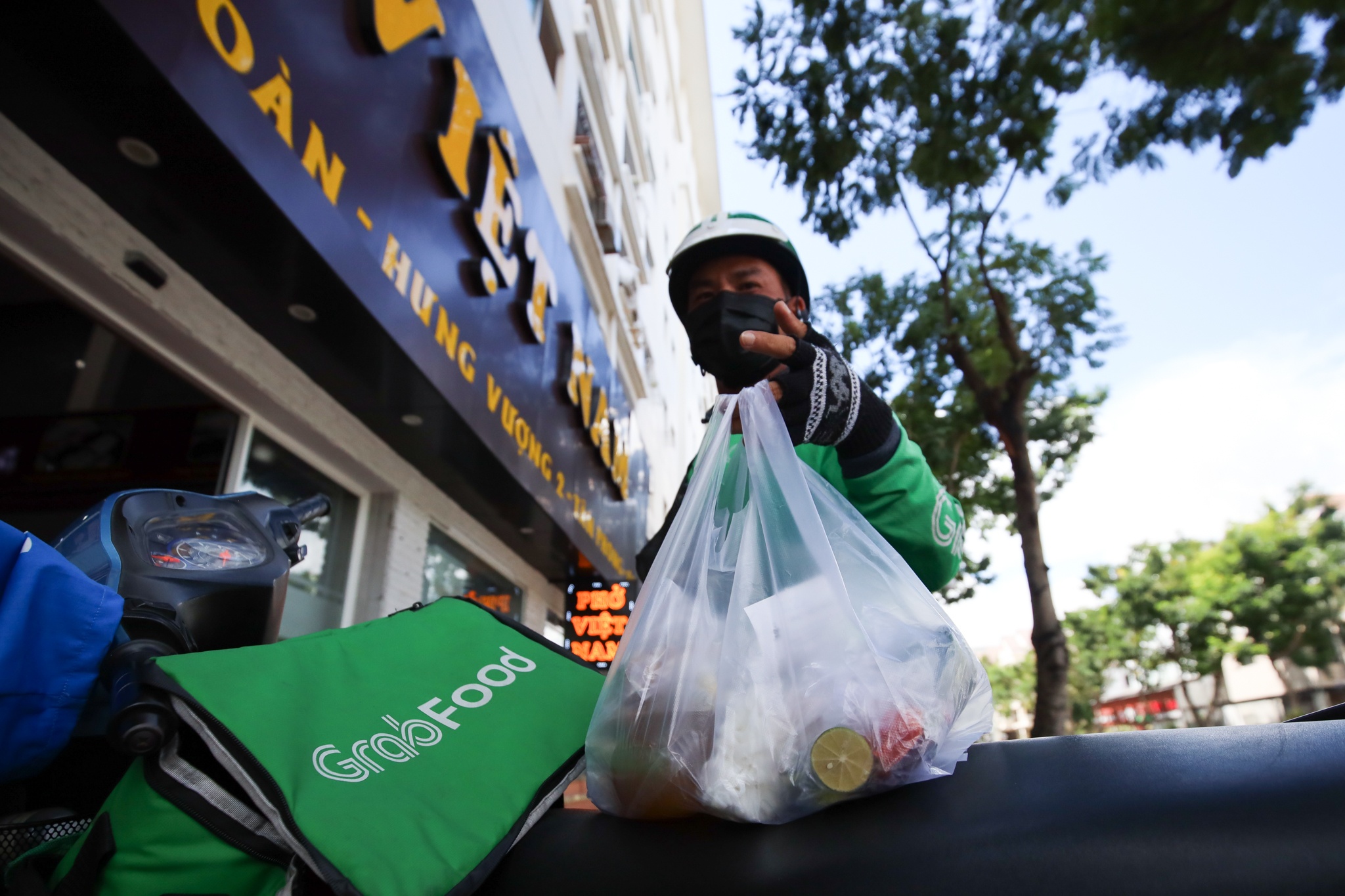 hang quan quan 7 trong binh thuong moi anh 9