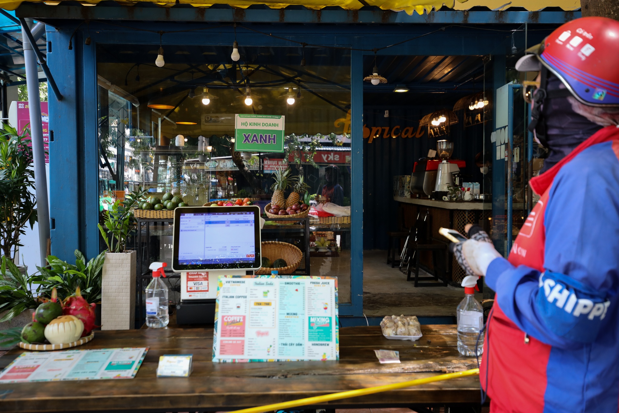 hang quan quan 7 trong binh thuong moi anh 1