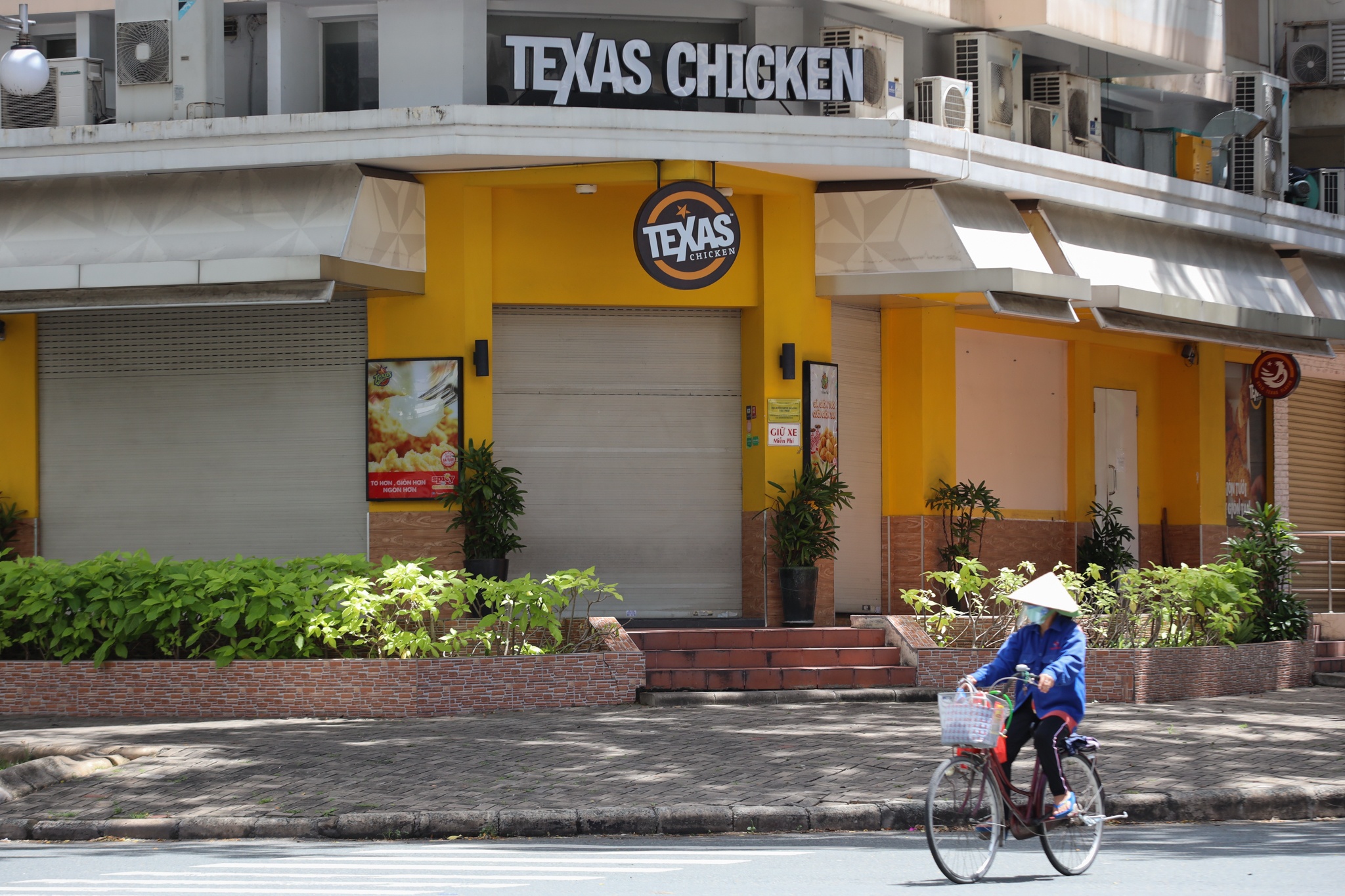 hàng quán quận 7 trong bình thường mới ảnh 12 hang quan quan 7 trong binh thuong moi anh 12