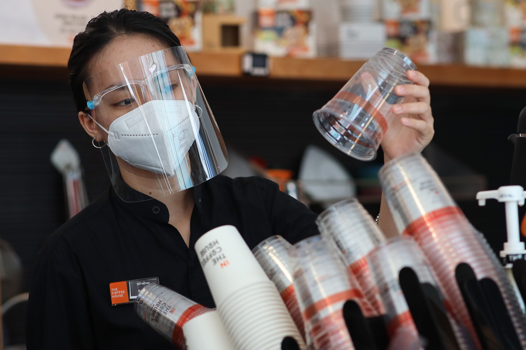 Cong Ca Phe, Highlands, The Coffee House mo ban mang di tai TP.HCM hinh anh