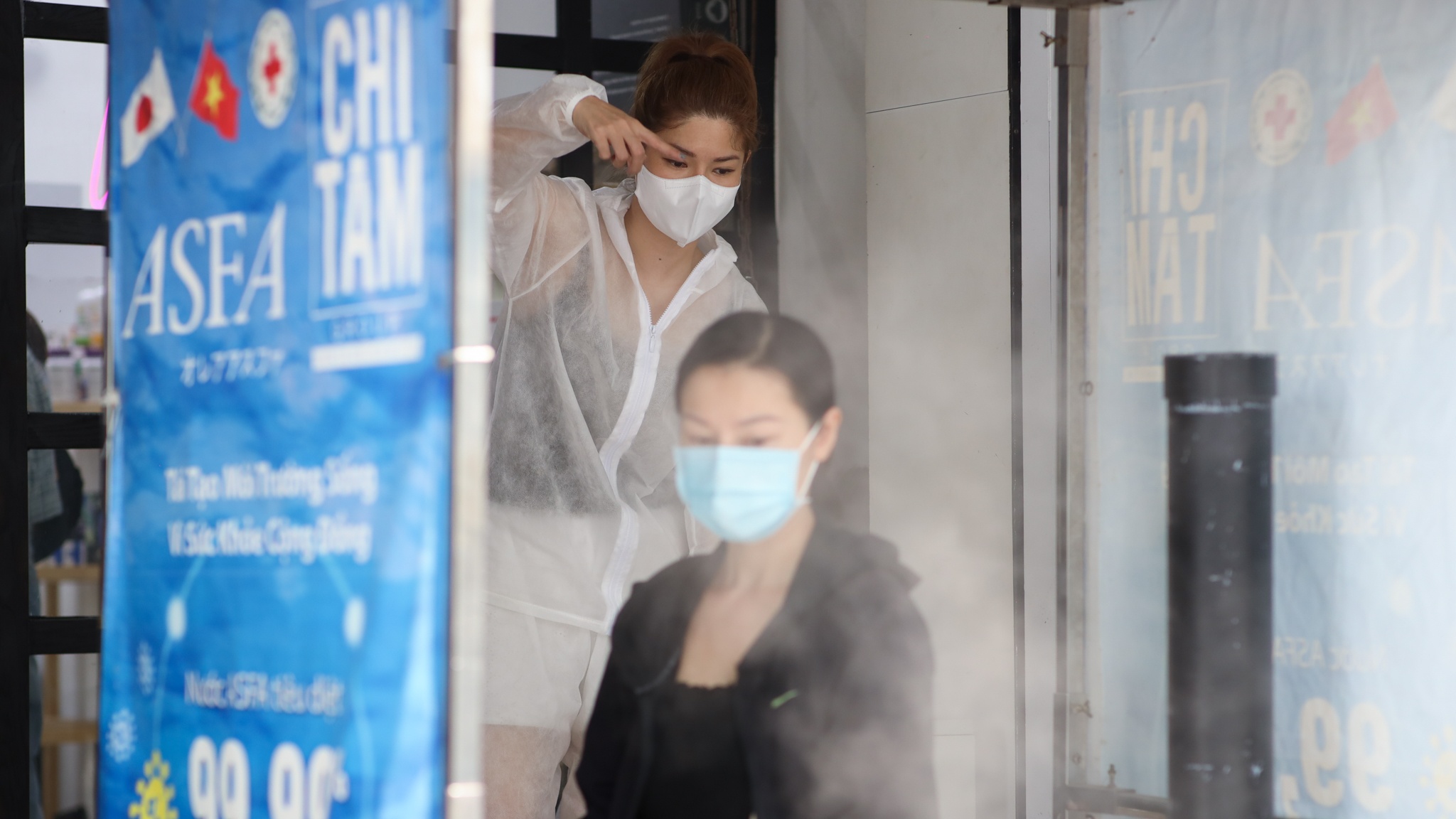 ngày đầu tiệm cắt tóc ở TP.HCM mở lại ảnh 8 ngay dau tiem cat toc o TP.HCM mo lai anh 8