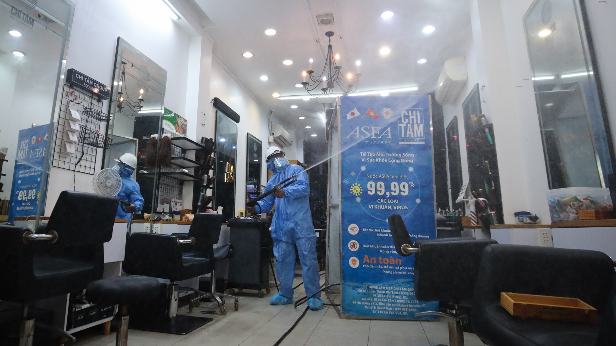 ngày đầu tiệm cắt tóc ở TP.HCM mở lại ảnh 2 ngay dau tiem cat toc o TP.HCM mo lai anh 2