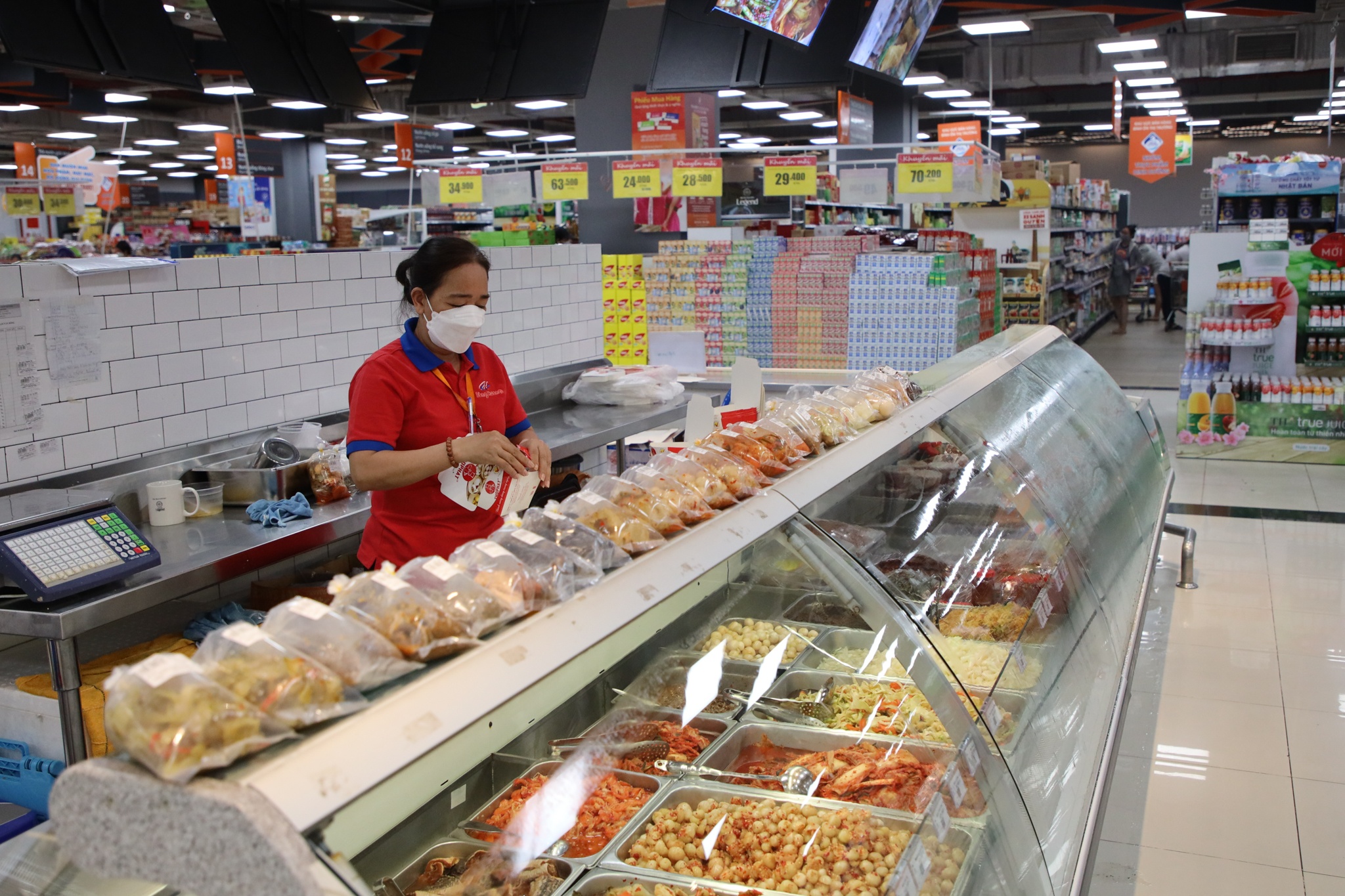 mua sam o trung tam thuong mai anh 12