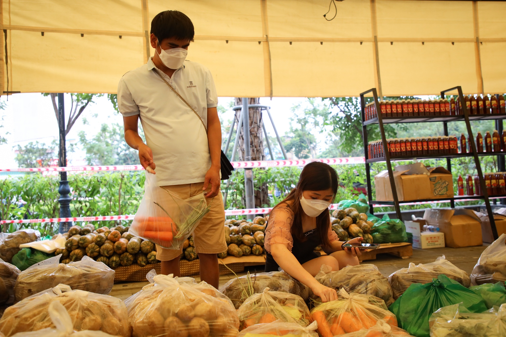 mua sam o trung tam thuong mai anh 4