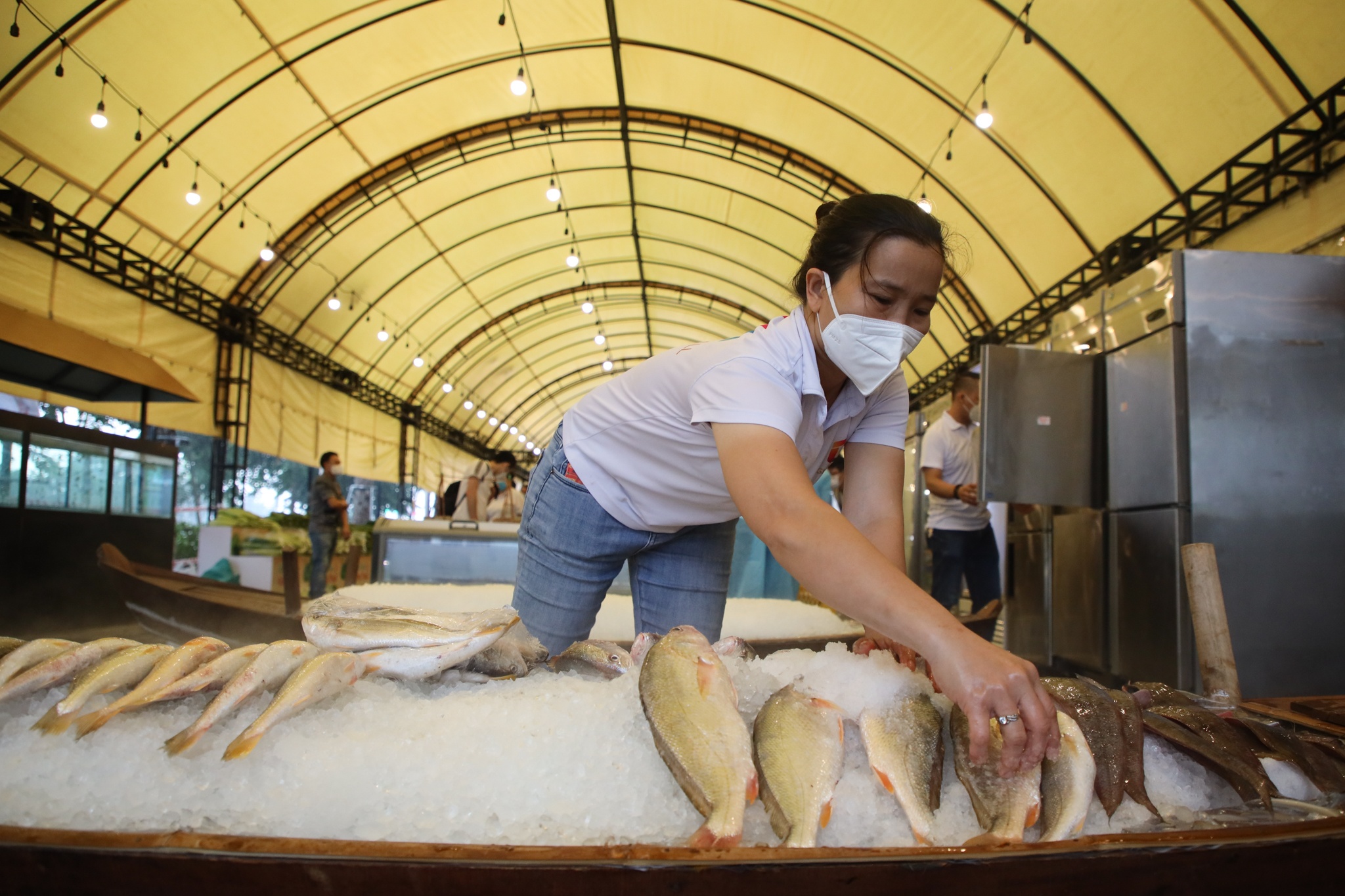 mua sam o trung tam thuong mai anh 7