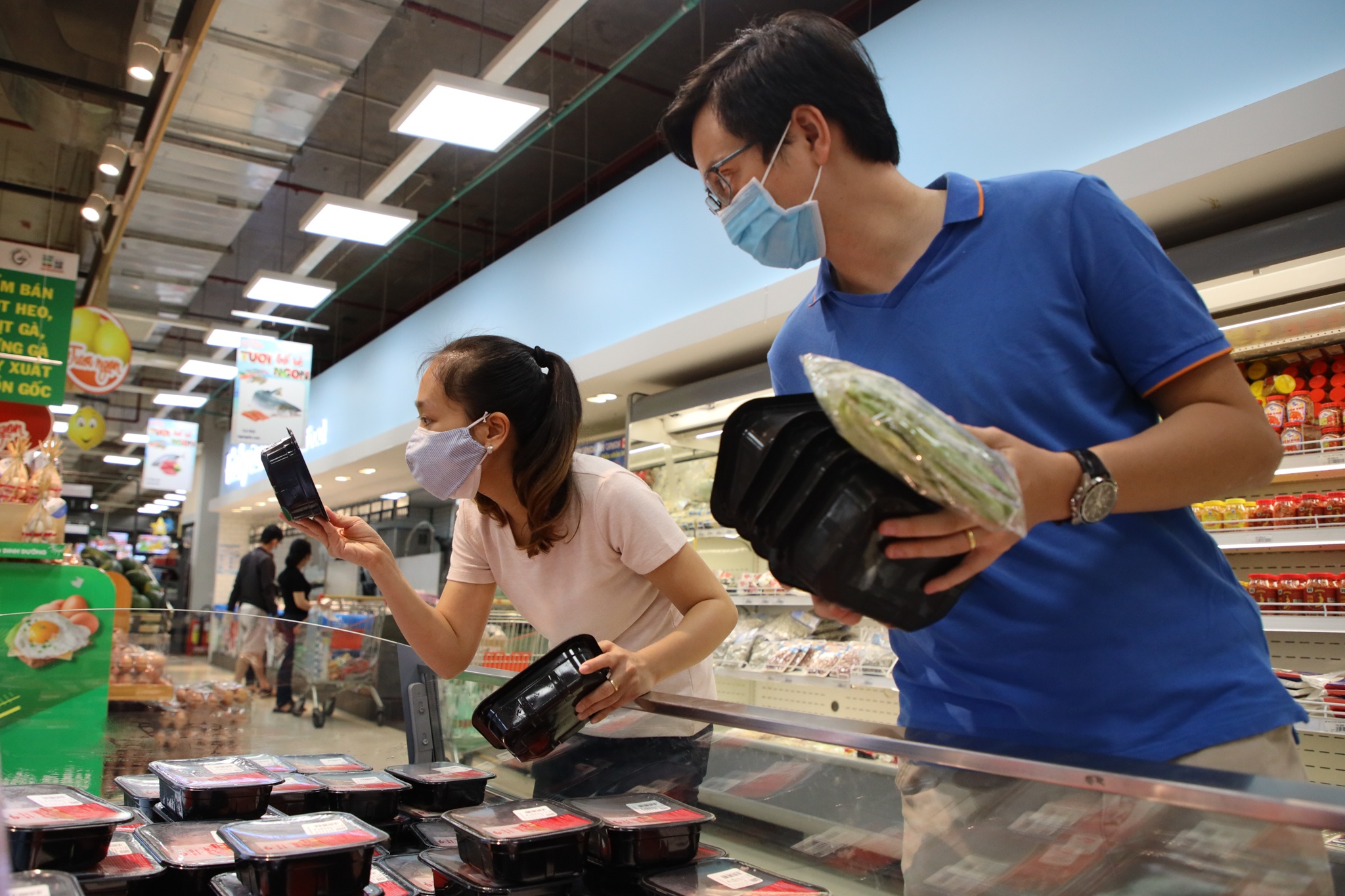 Trung tam thuong mai o TP.HCM mo cua tro lai hinh anh