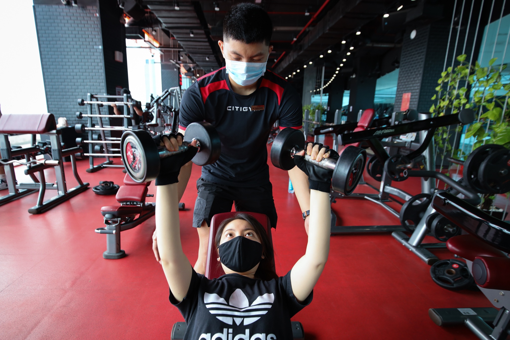 phong tap gym o tp.hcm mo cua anh 10