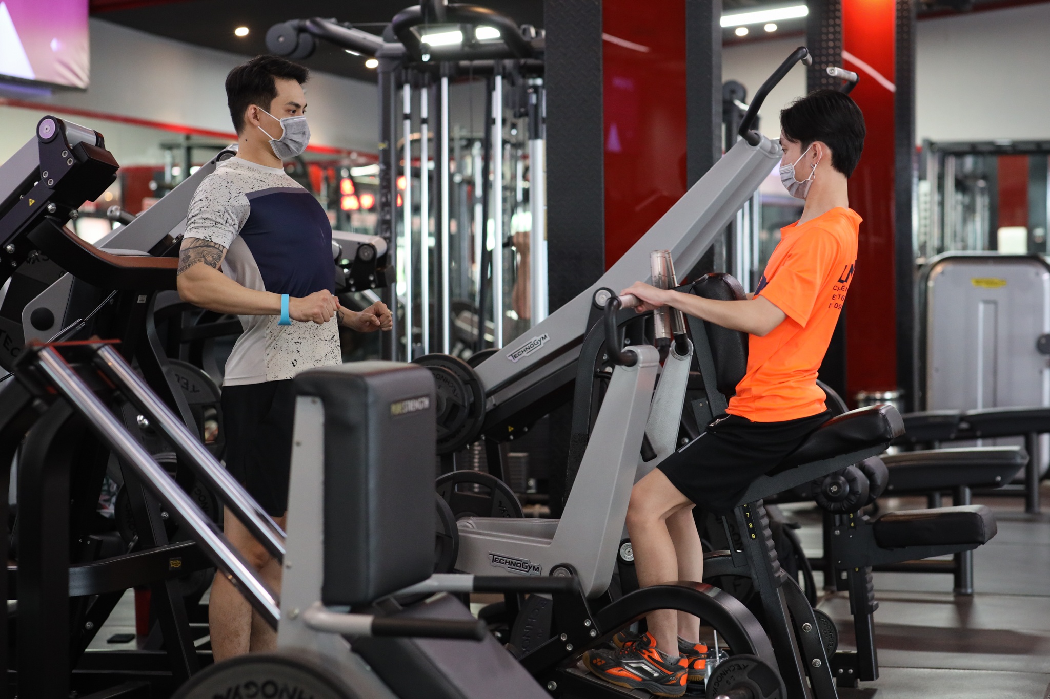 phong tap gym o tp.hcm mo cua anh 5