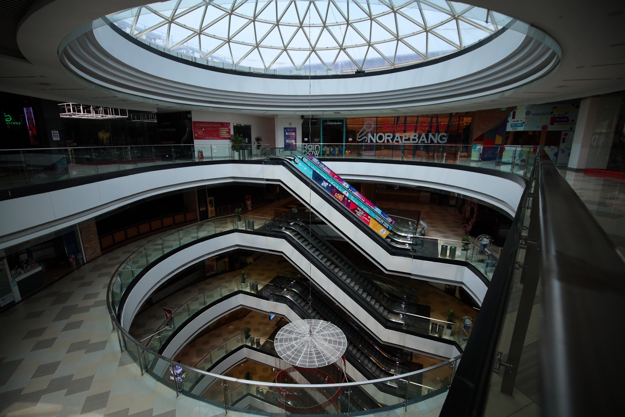 phong tap gym o tp.hcm mo cua anh 9