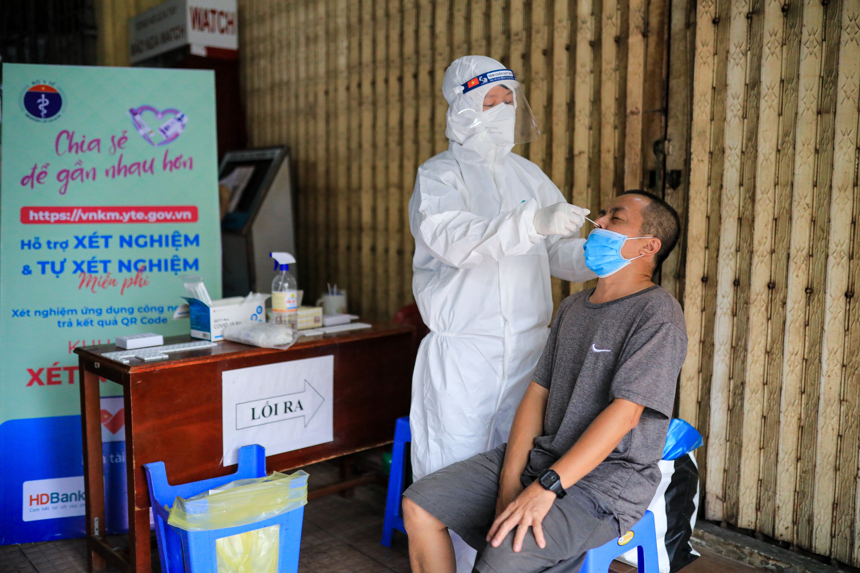 cho Ben Thanh sau 4 thang gian cach anh 2