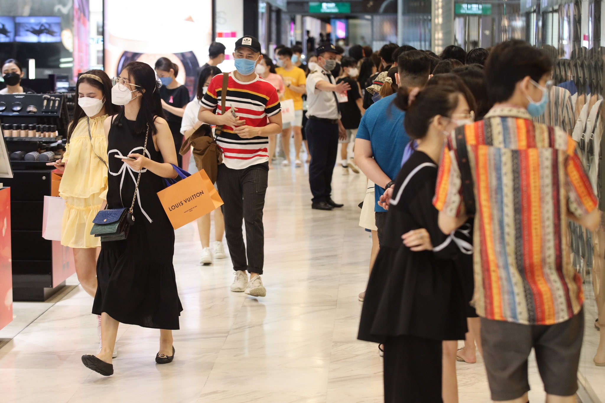 mua sam ngay cuoi tuan o TP.HCM anh 2