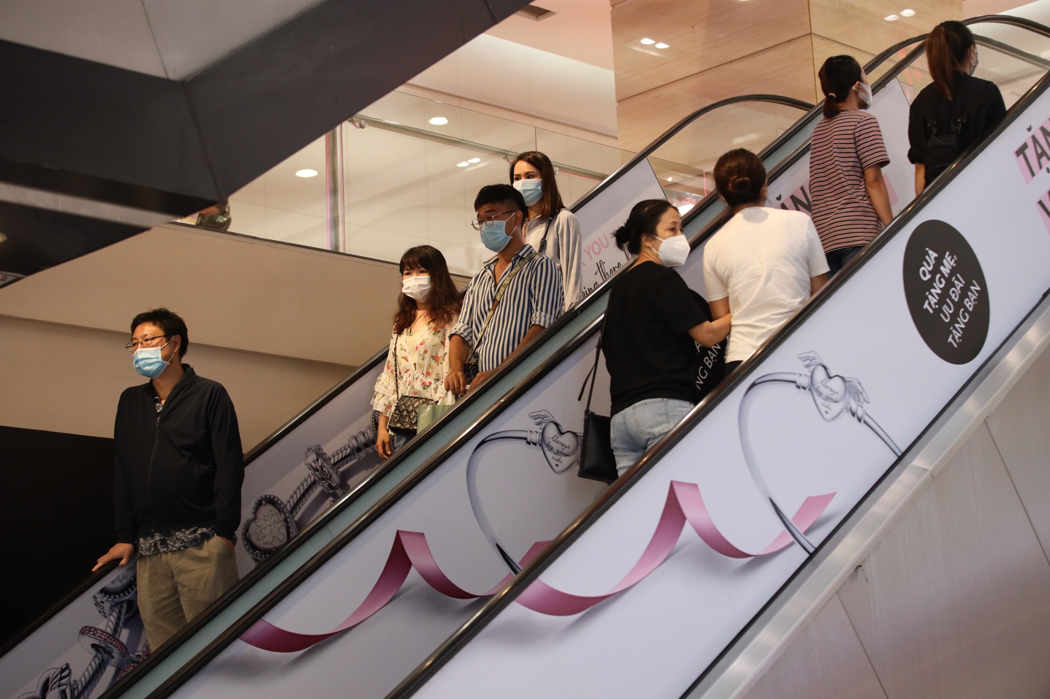 mua sam ngay cuoi tuan o TP.HCM anh 8