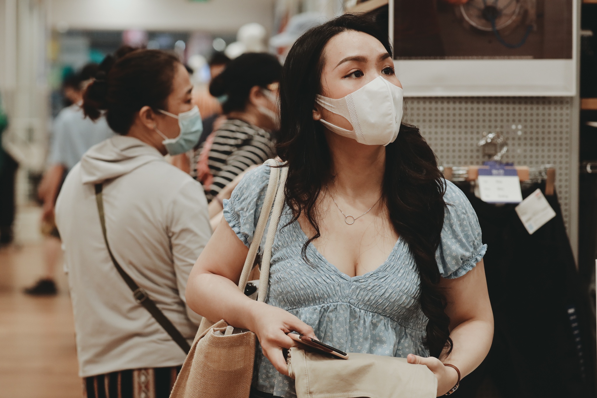 xep hang mua sam anh 4