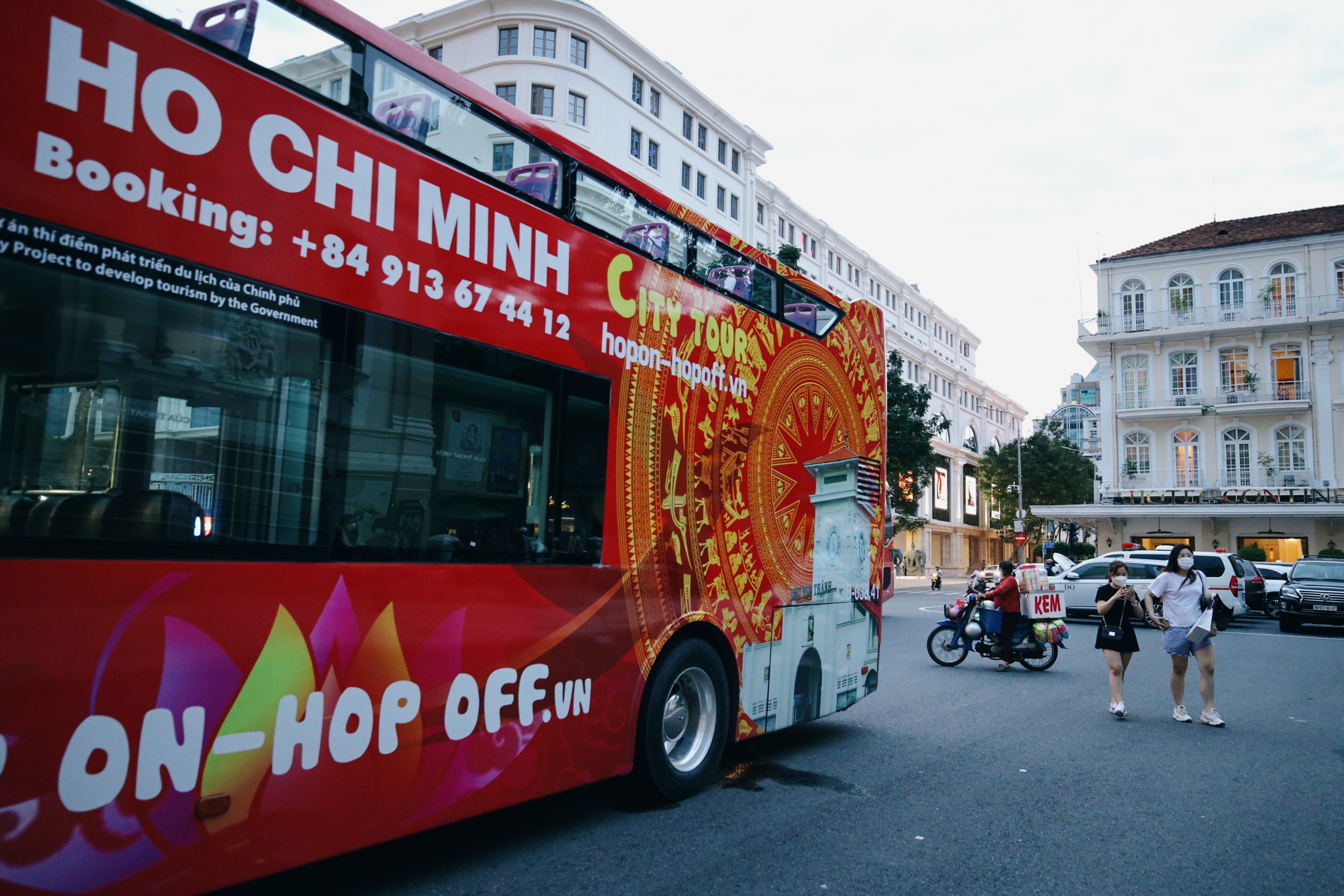 gioi tre xuong pho sau gian cach anh 16