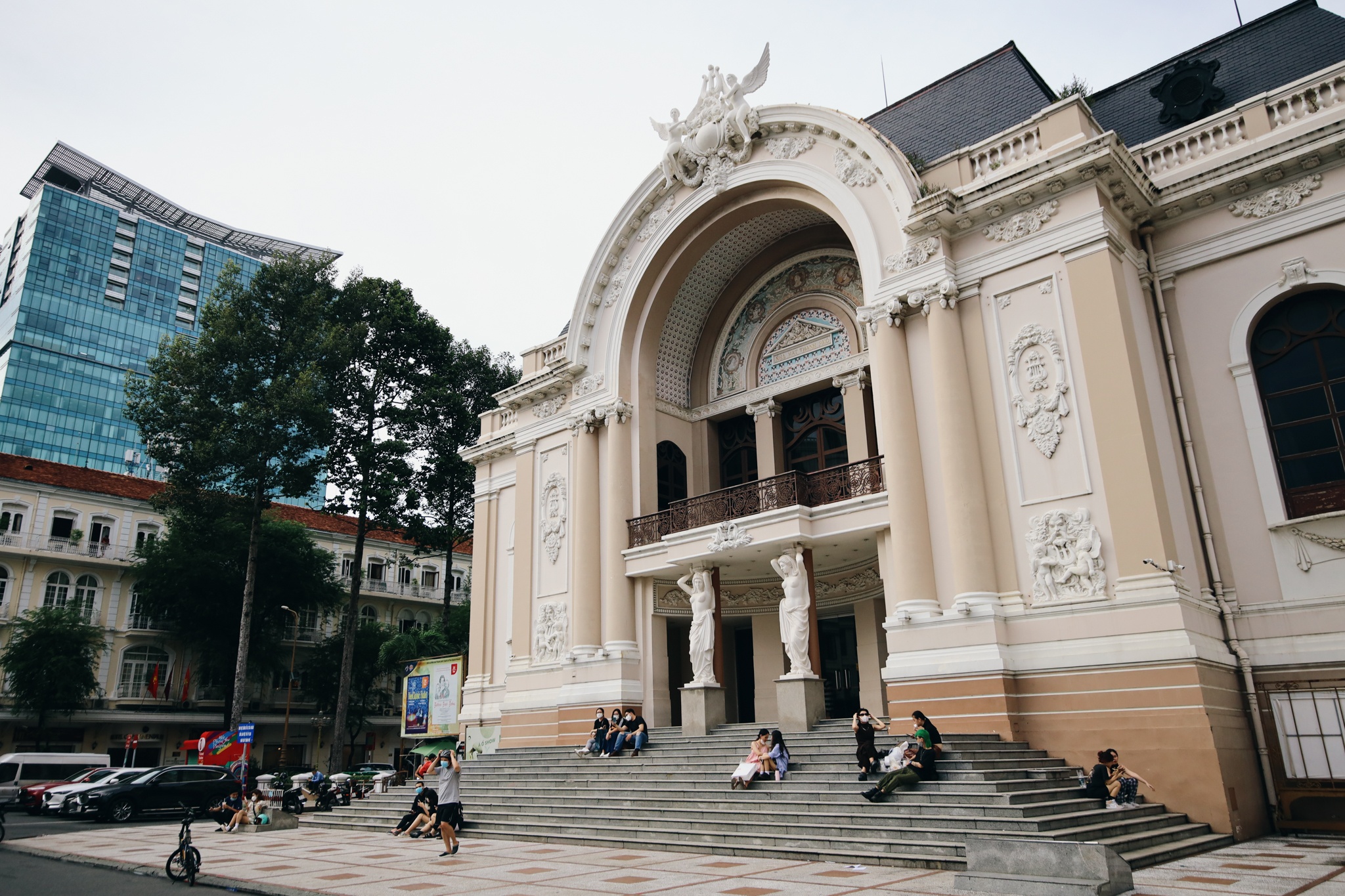 gioi tre xuong pho sau gian cach anh 8