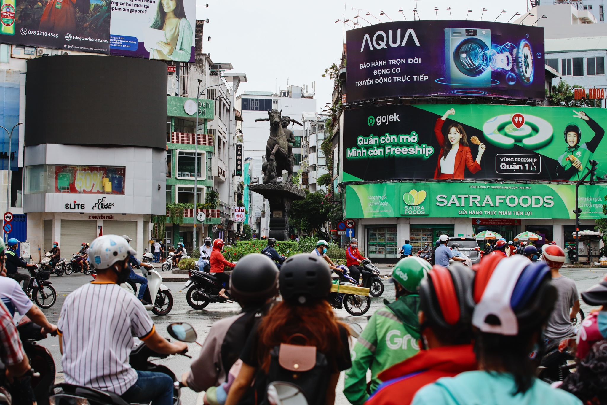 mat bang nga 6 Phu Dong sau gian cach anh 2
